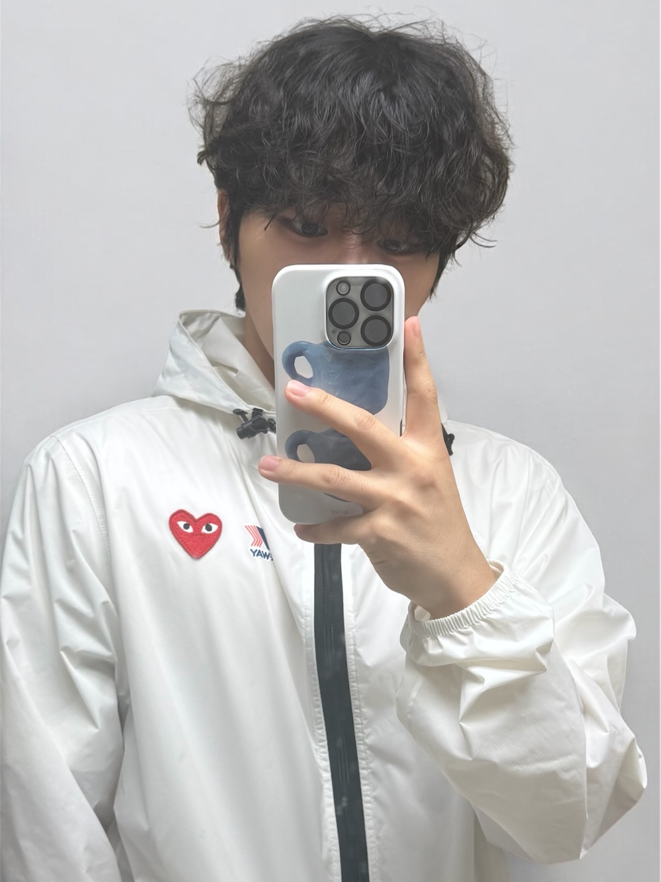 Play Comme des Garcons x K-Way Full Zip Jacket White 착용 스타일