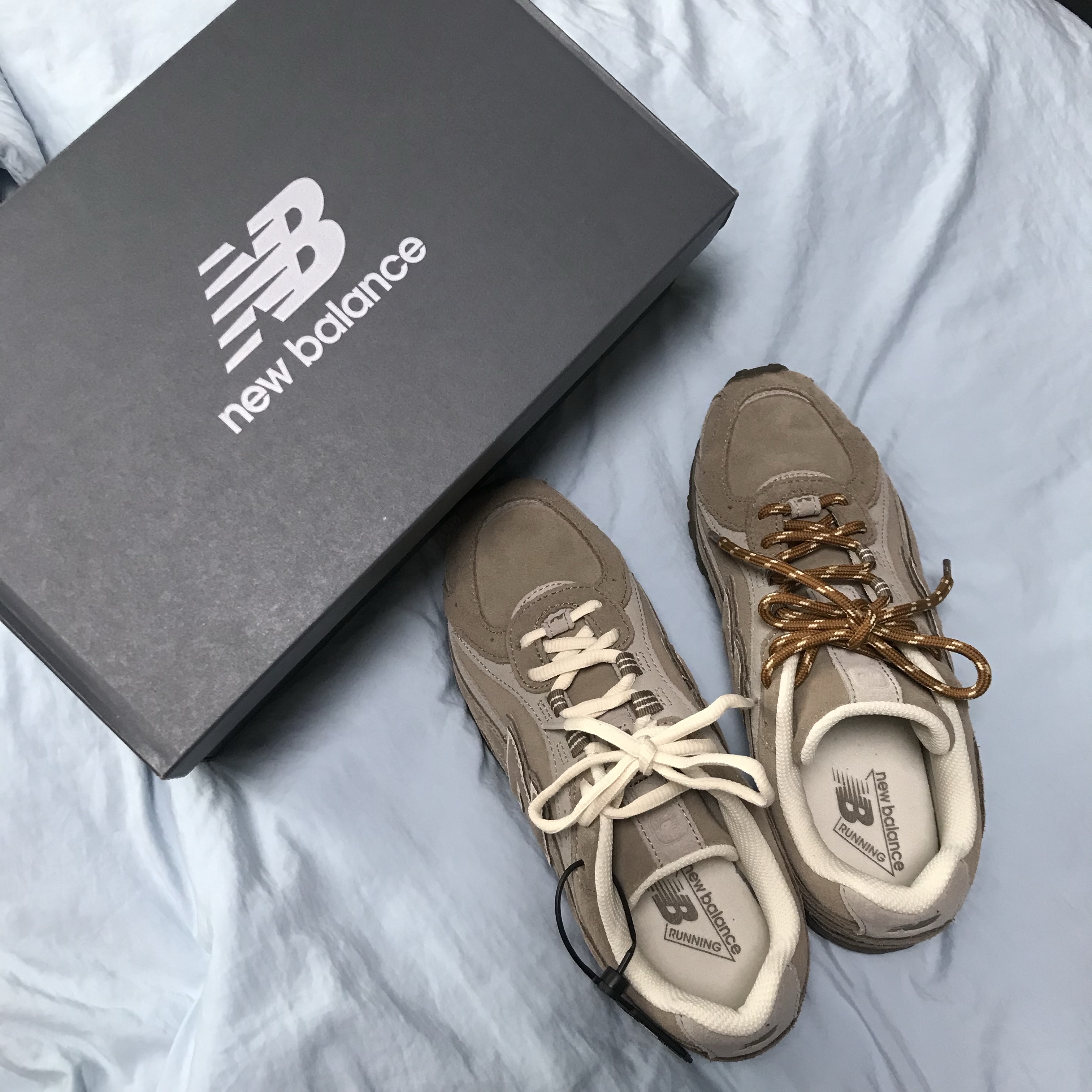 New Balance 204L Suede Mushroom Arid Stone 착용 스타일