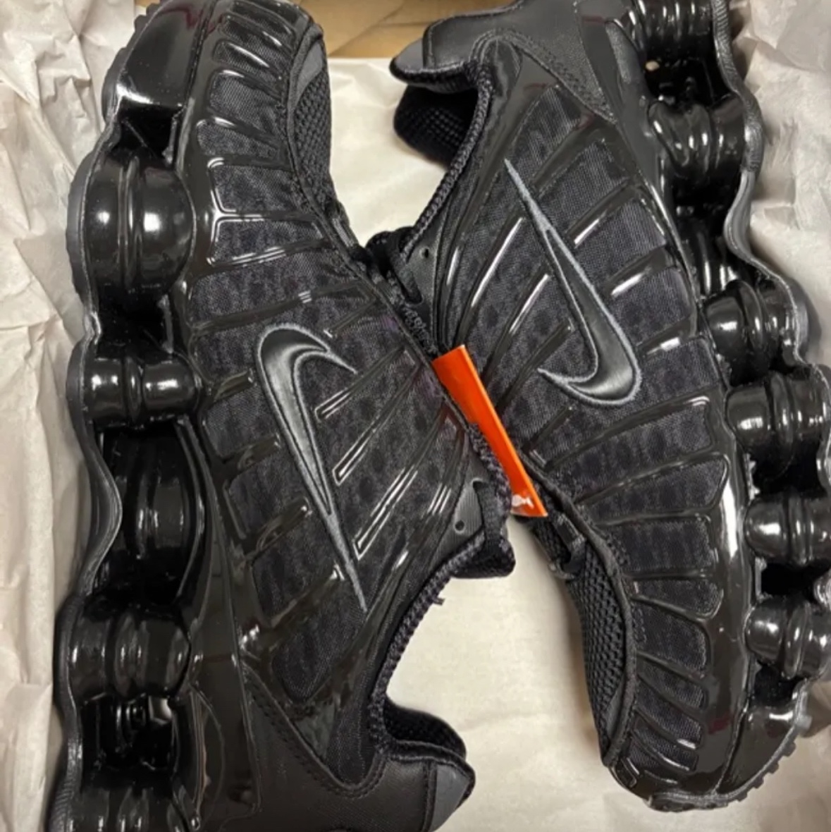 Nike Shox TL Black Metallic Hematite 착용 스타일