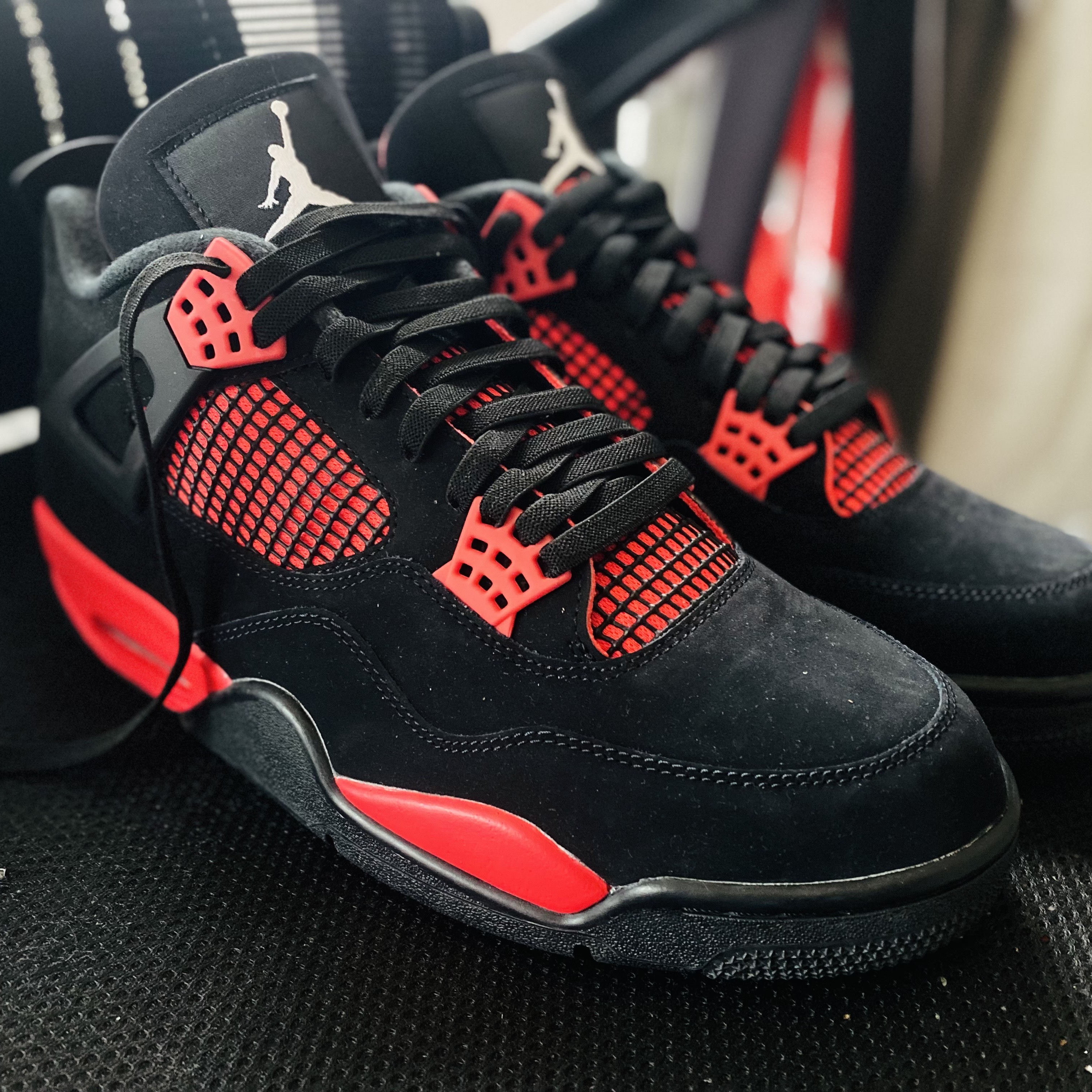 Jordan 4 Retro Crimson, Jordan 4 Retro Thunder 2023 착용 스타일 - 1
