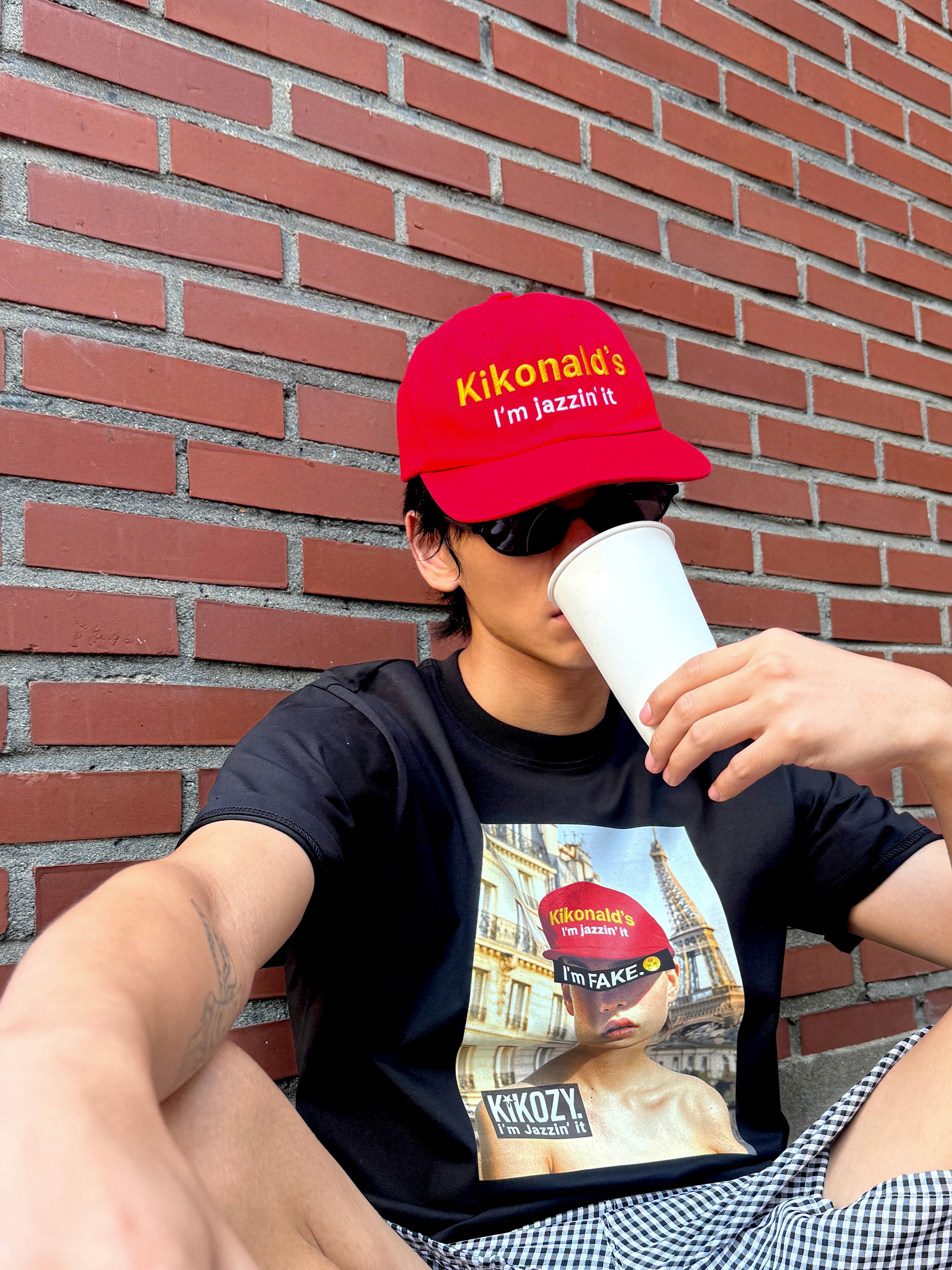 Kikozy KIkonald's Cap Red, Kikozy T-Shirt Piece01 Black 착용 스타일