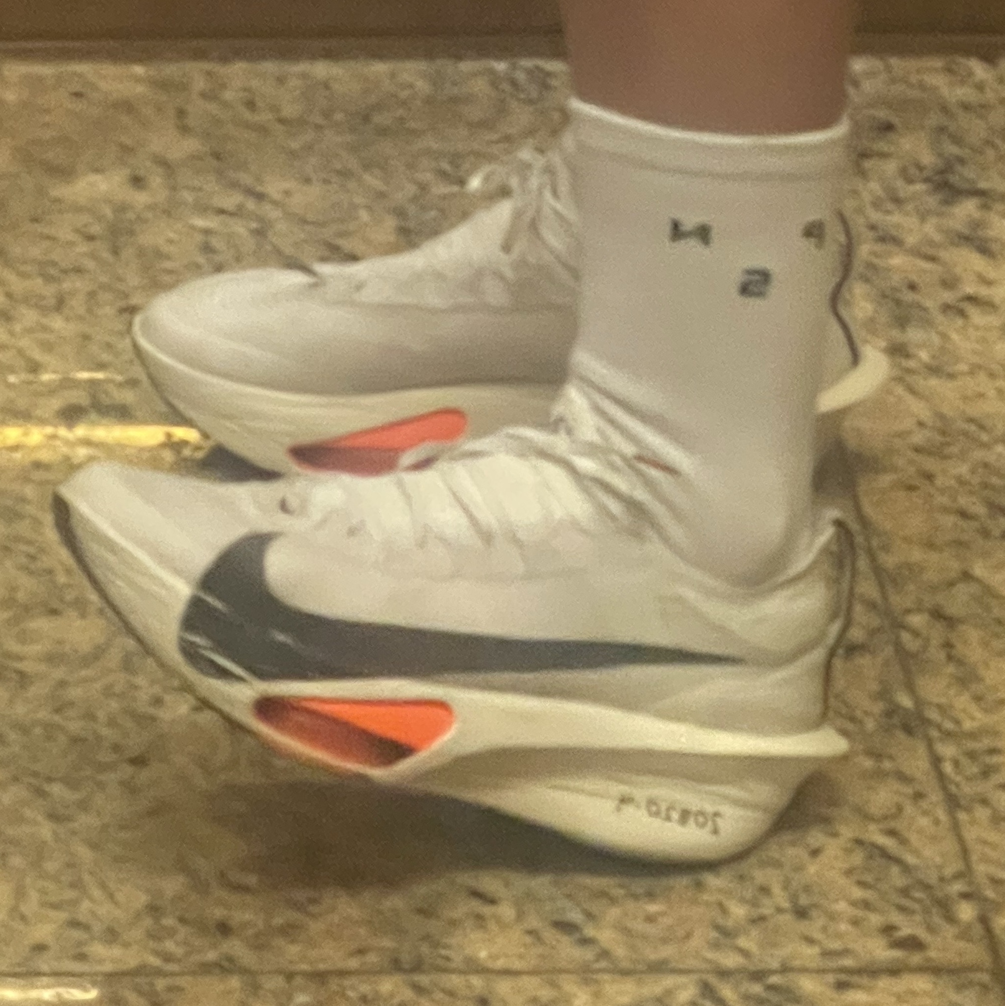 Nike Air Zoom Alphafly Next% 3 Proto White Total Orange 착용 스타일