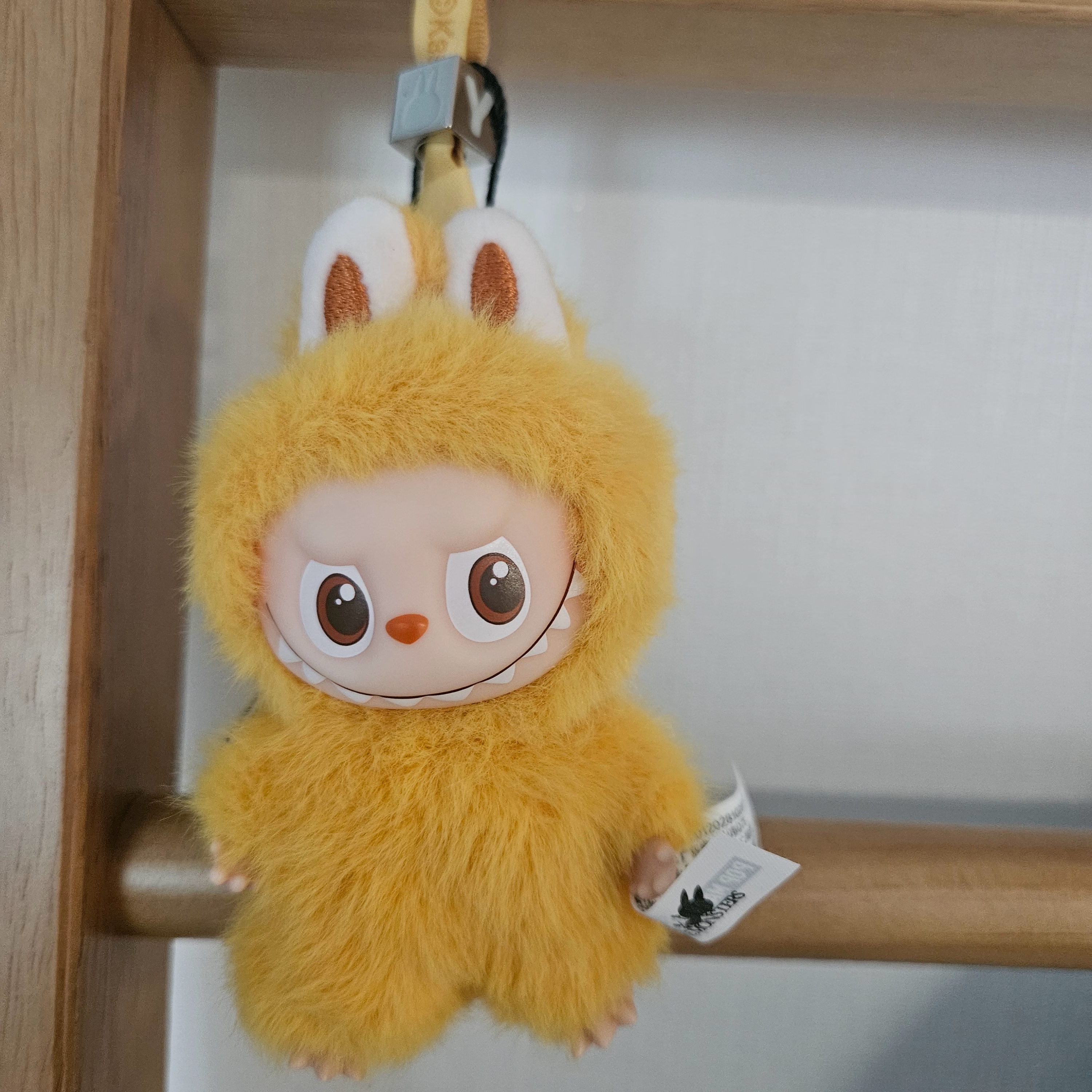 Pop Mart Labubu The Monsters Pin For Love Series Vinyl Plush Pendant (N-Z) Y (Opened Case) 착용 스타일 - 1