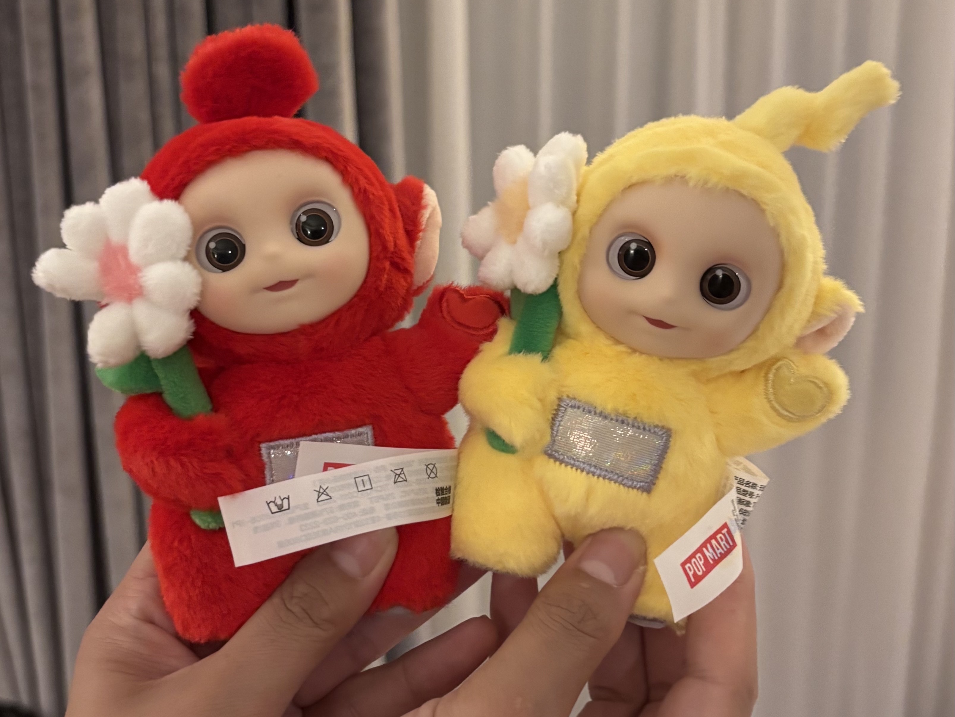 Pop Mart Teletubbies Say Hello Series Figures Sealed Case (8 Blind Boxes) 착용 스타일