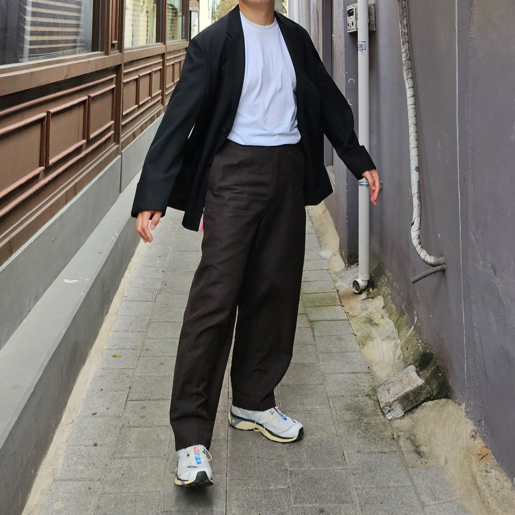 Salomon XT-4 White Lunar Rock, ssstein Extra Wide Trousers Black - 24FW 착용 스타일 - 3