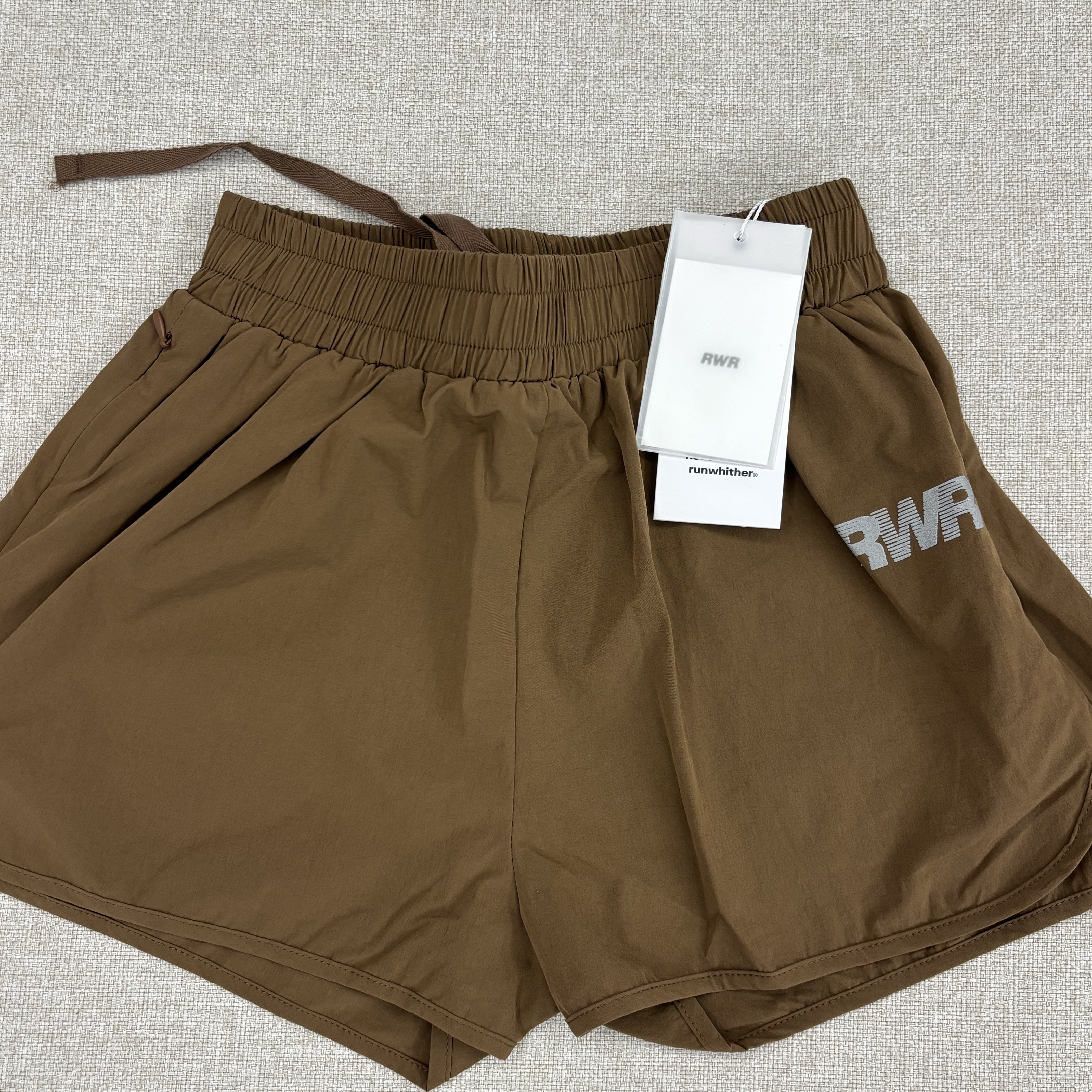 [KREAM 단독] runwhither 3inch Shorts Brown, [KREAM 단독] runwhither Trail Cap Cream 착용 스타일 - 1