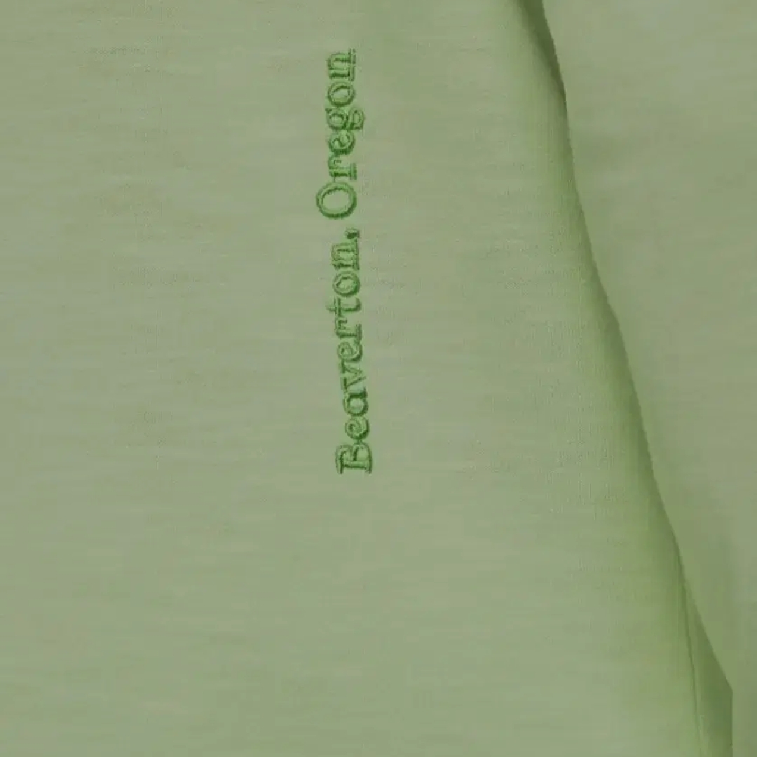 Nike NSW World Tour Long Sleeve T-Shirt Liquid Lime 착용 스타일 - 4