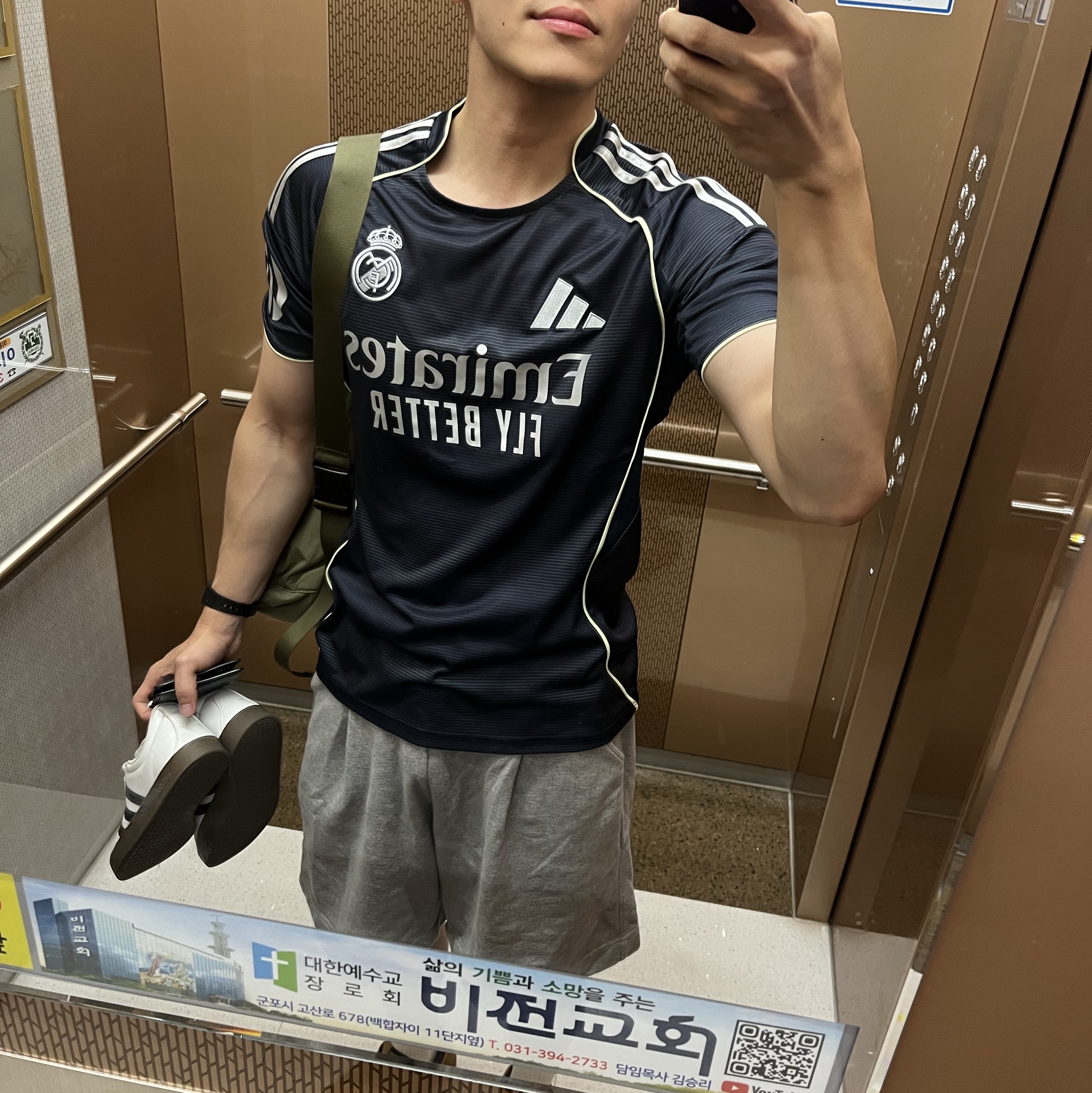 Adidas Real Madrid 2025/26 Away Jersey Legend Ink - KR Sizing (Non Marking Ver.) 착용 스타일