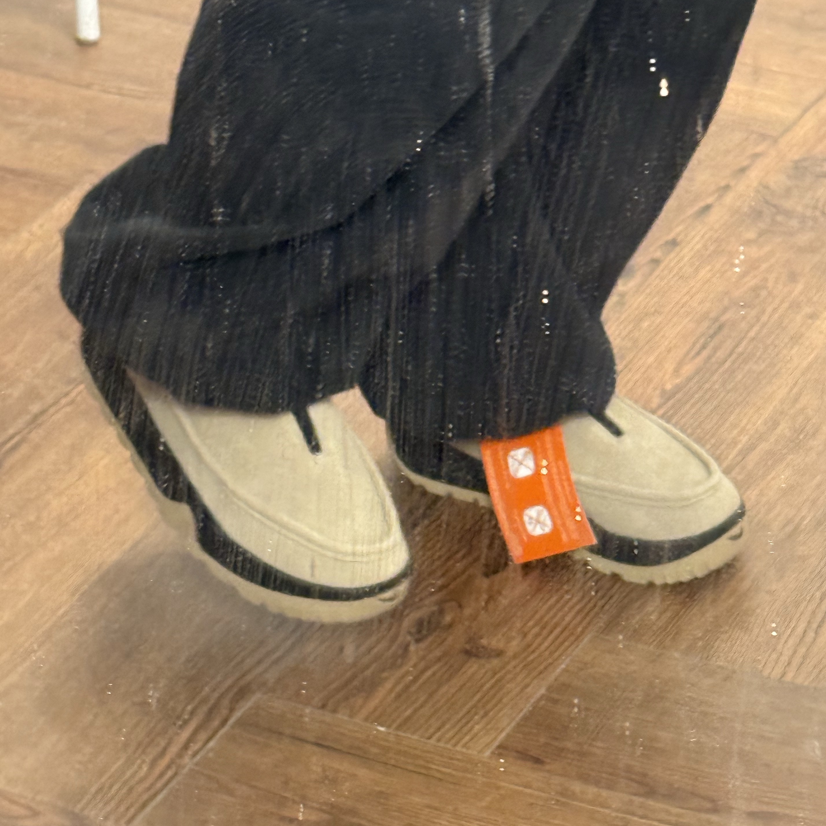 Nike ACG Izy Khaki and Black 착용 스타일 - 2