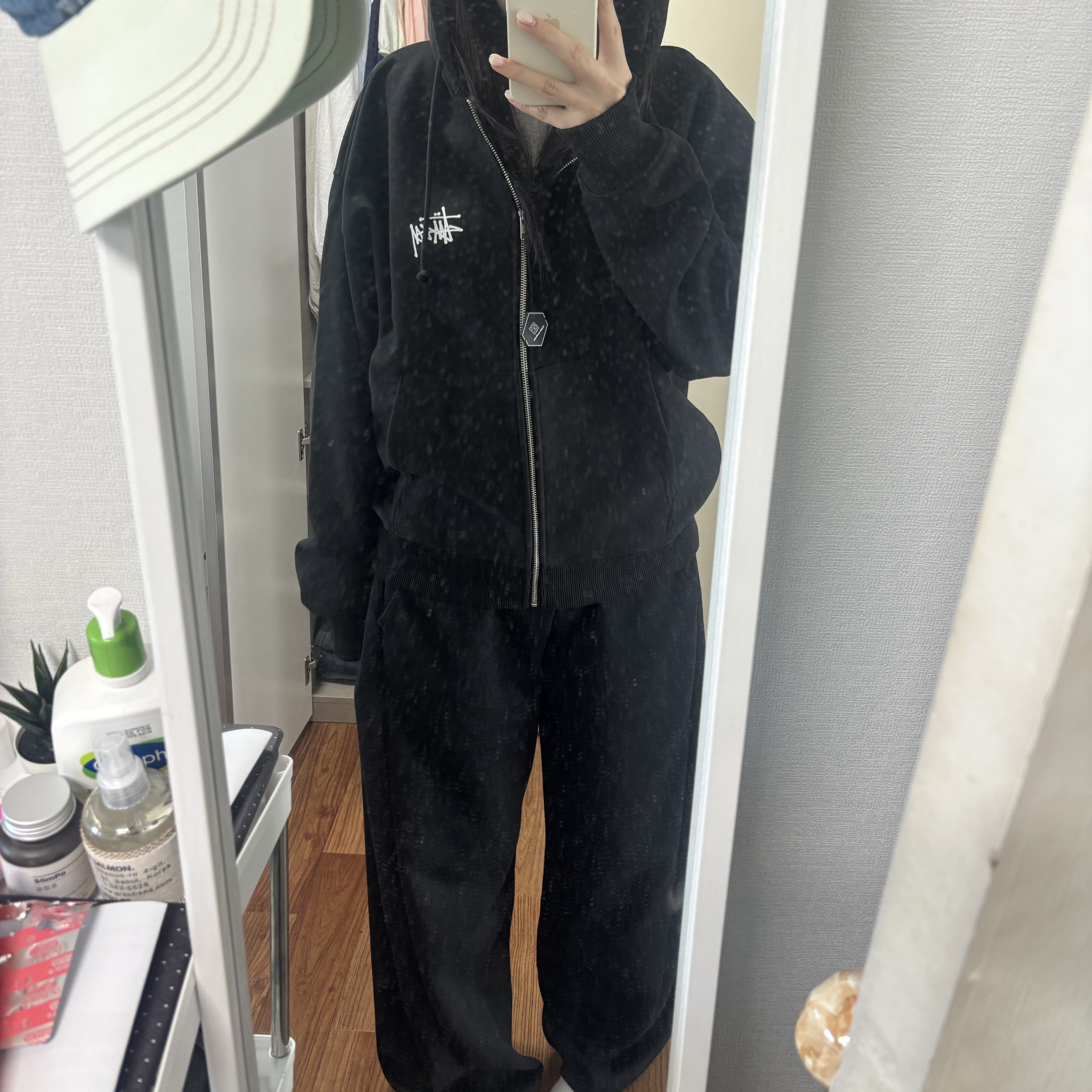 Stussy Basic Zip Hoodie Black 착용 스타일 - 2