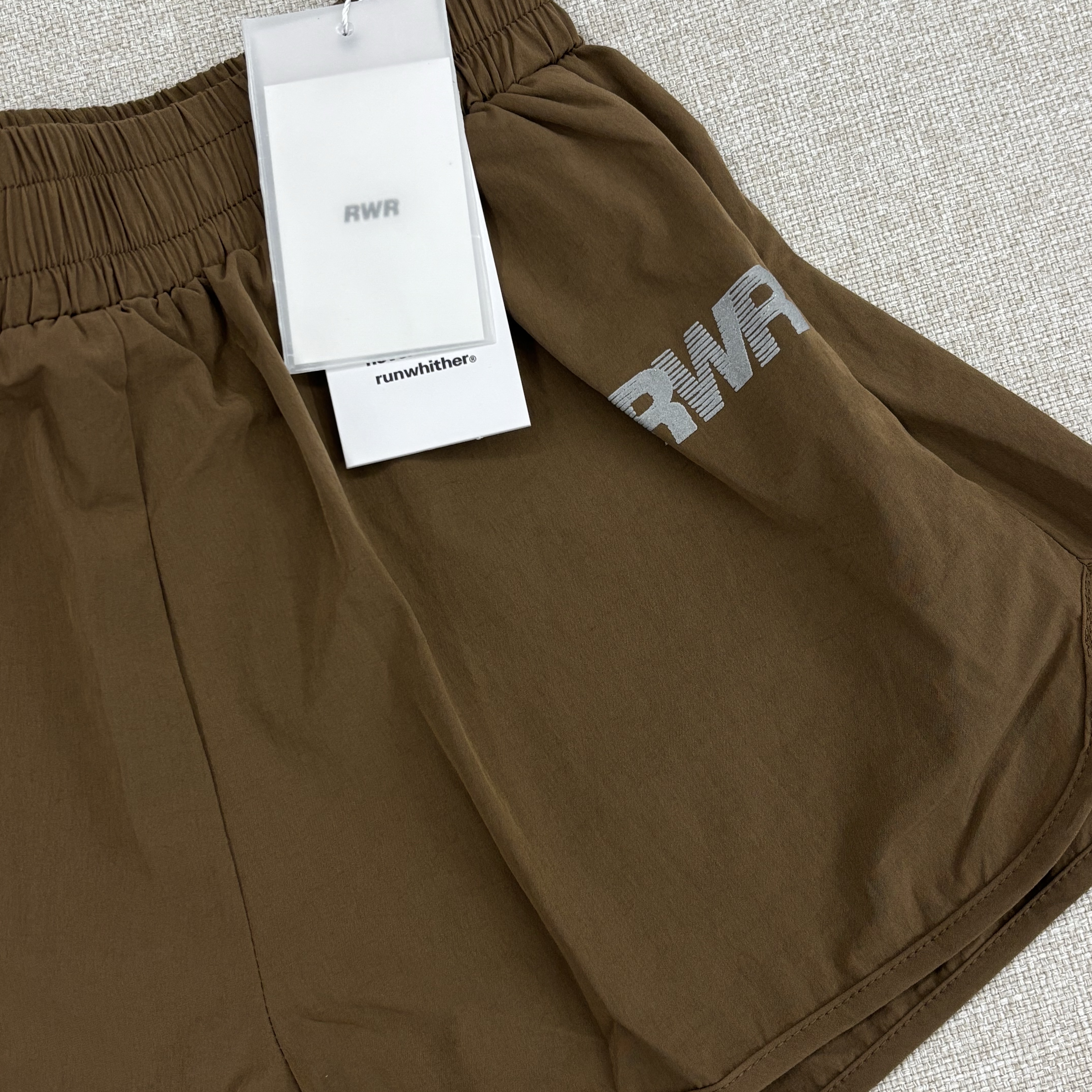 [KREAM 단독] runwhither 3inch Shorts Brown, [KREAM 단독] runwhither Trail Cap Cream 착용 스타일 - 2