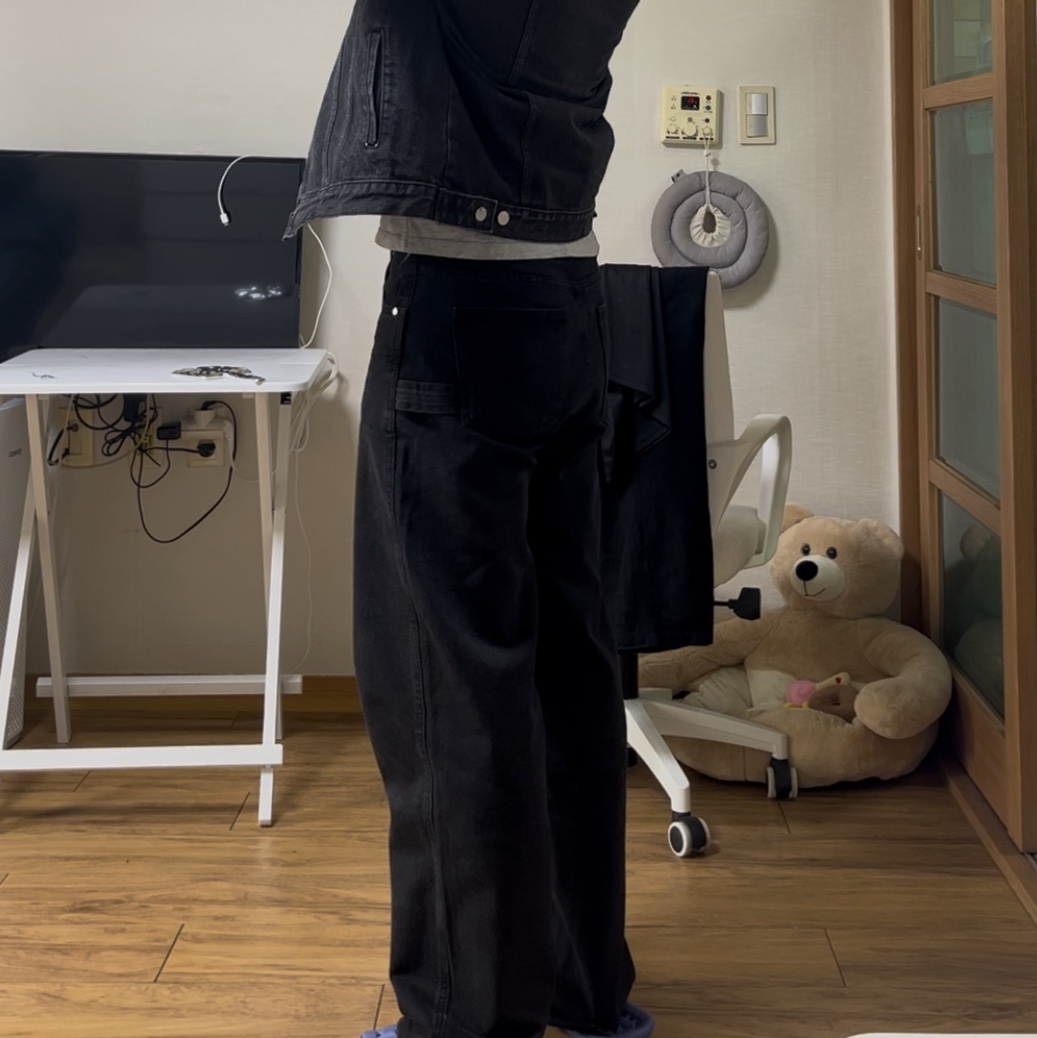 Suade Baggy Denim Black 착용 스타일 - 4