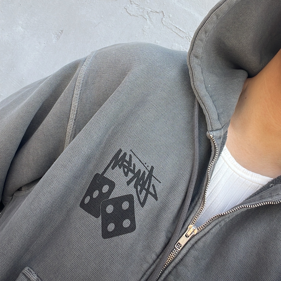 Stussy Pigment Dyed Dice Zip Hoodie Black 착용 스타일
