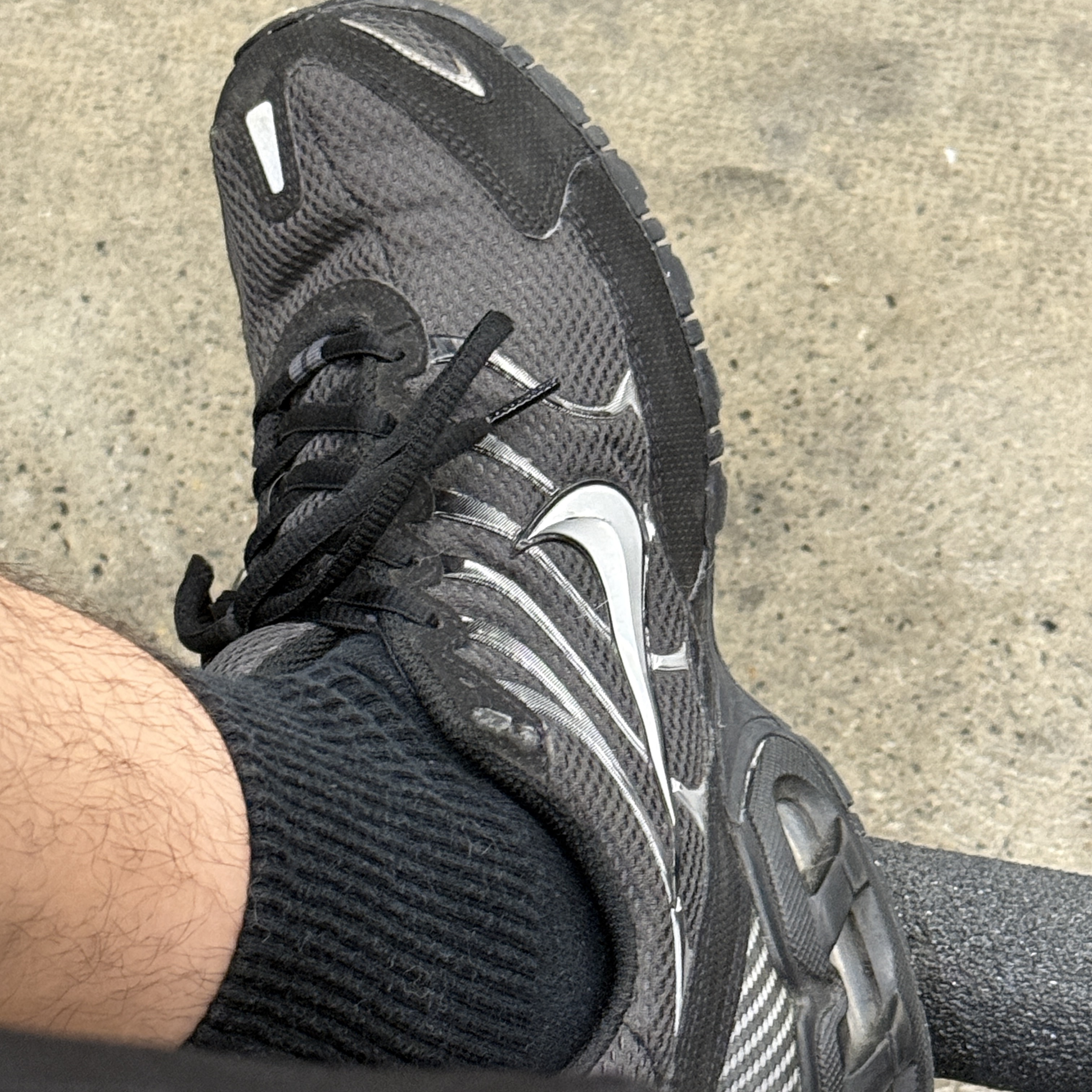 Nike Air Max Torch 4 Anthracite Metallic Silver 착용 스타일