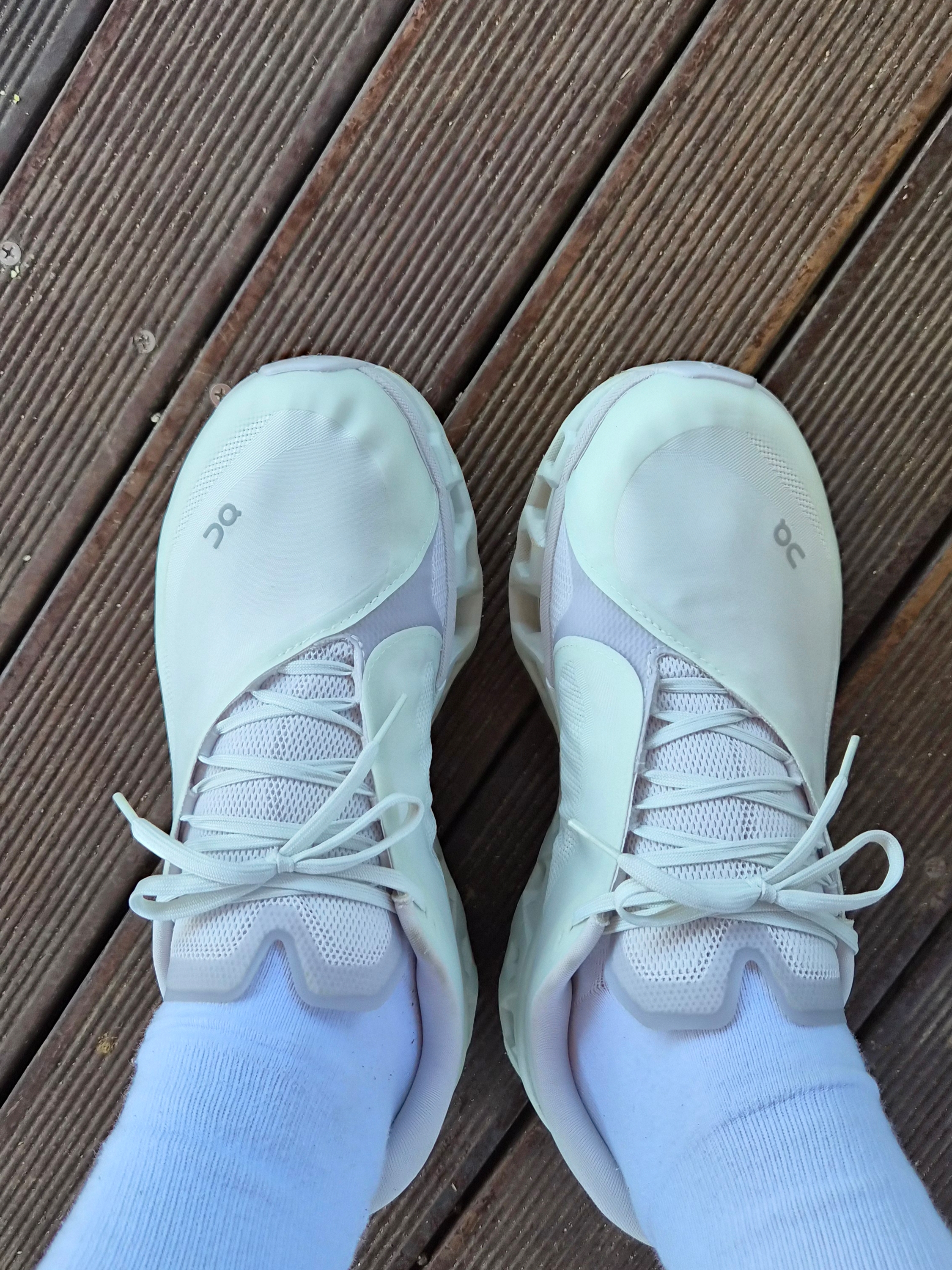 On Running x Post Archive Faction (Paf) Cloudmonster 2 Vapor Frost 착용 스타일