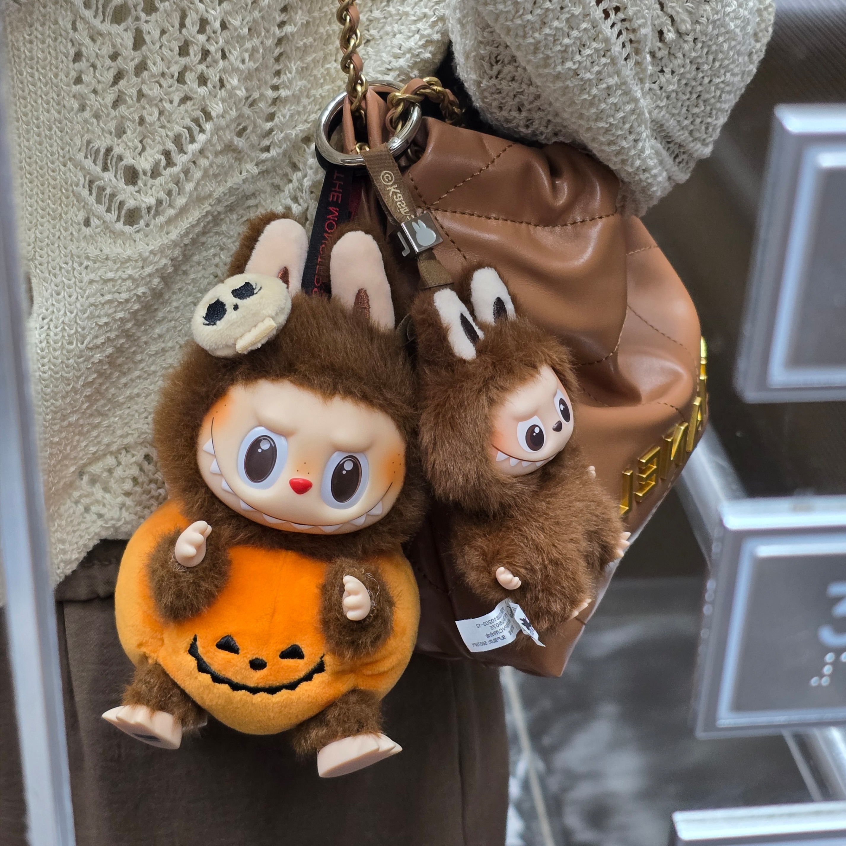 Pop Mart Labubu The Monsters Pin For Love Series Vinyl Plush Pendant (A-M) L (Opened Case), Pop Mart Labubu The Monsters Pin For Love Series Vinyl Plush Pendant Sealed Case (A-M) (1 Blind Box) 착용 스타일