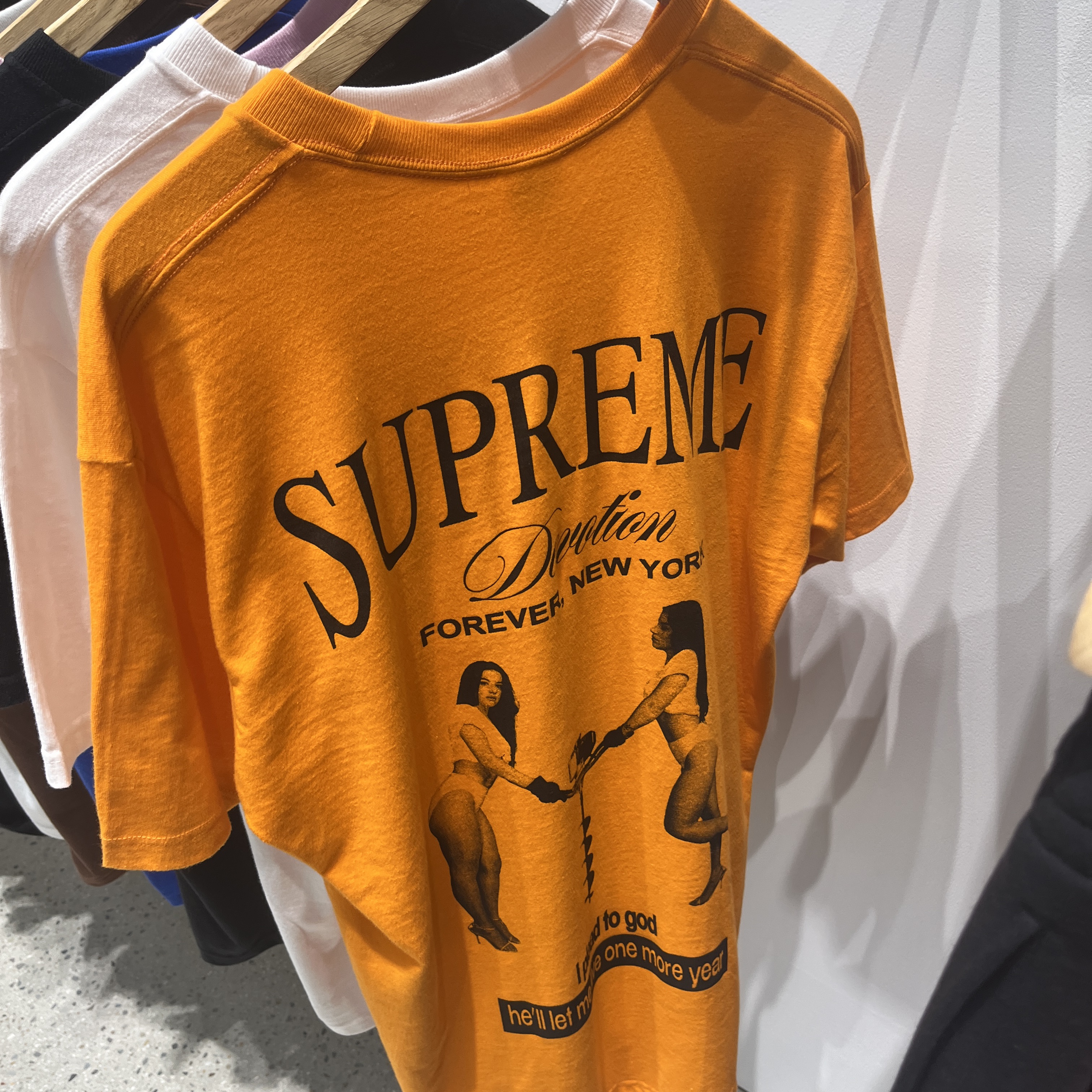 Supreme Devotion T-Shirt Orange - 25FW 착용 스타일