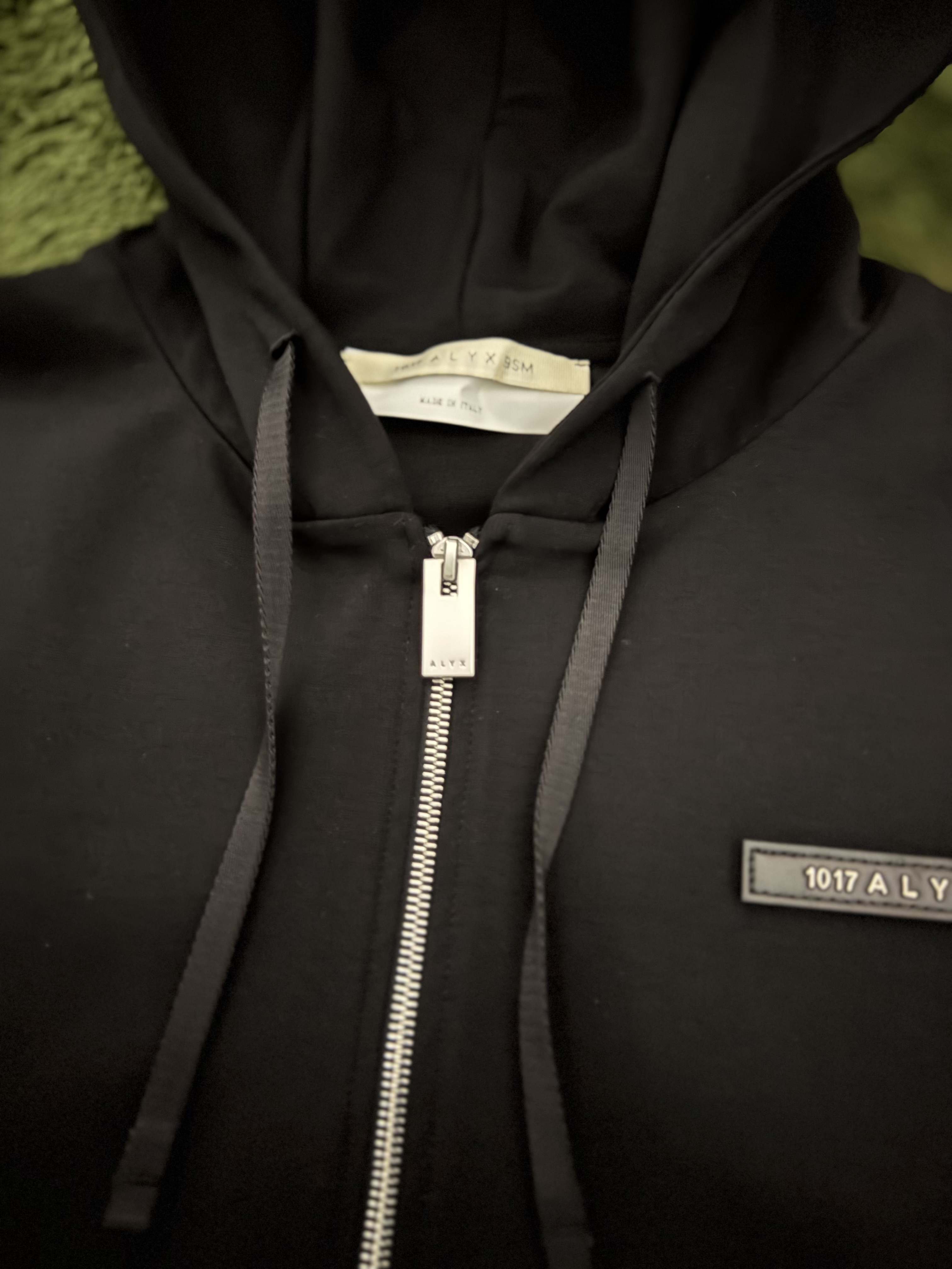1017 Alyx 9SM Zip Hoodie Black 착용 스타일 - 3