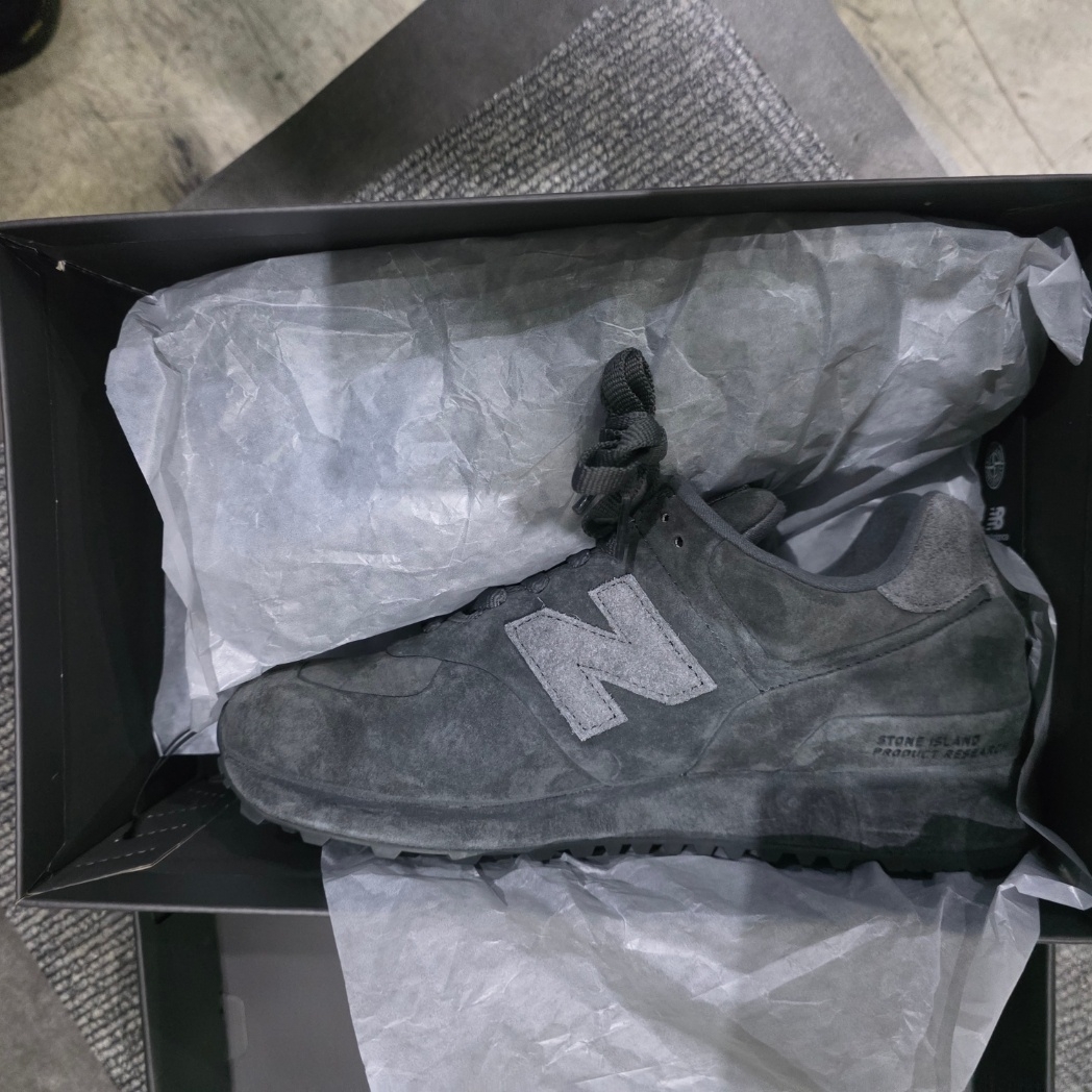 New Balance x Stone Island 574 Ghost Dark Grey 착용 스타일