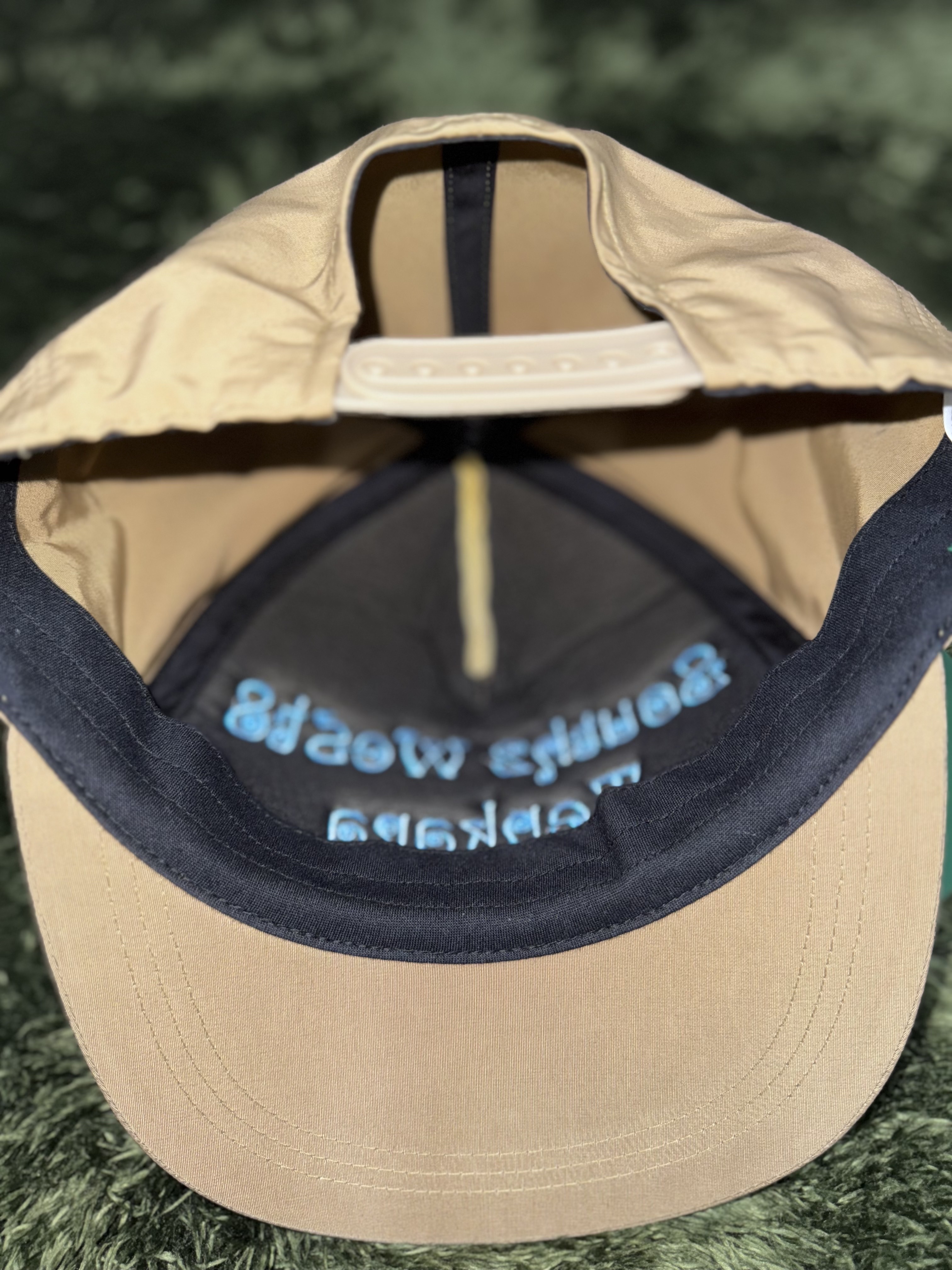 South2 West8 Emb. Trucker Hat Khaki 착용 스타일 - 3