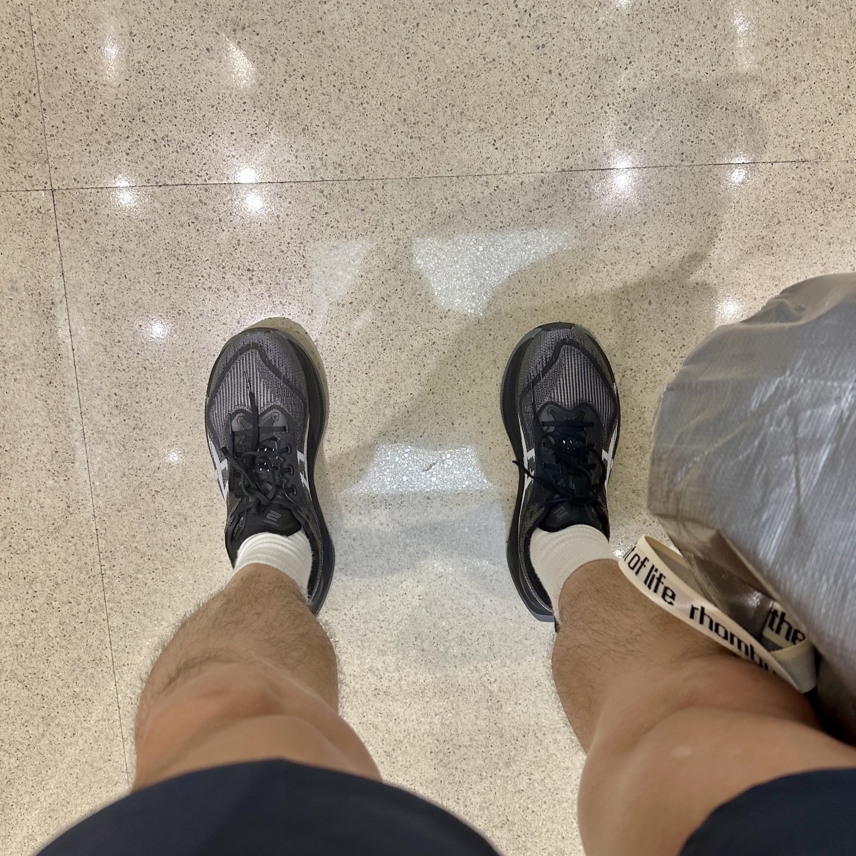 Asics Superblast 2 Black White 착용 스타일 - 2