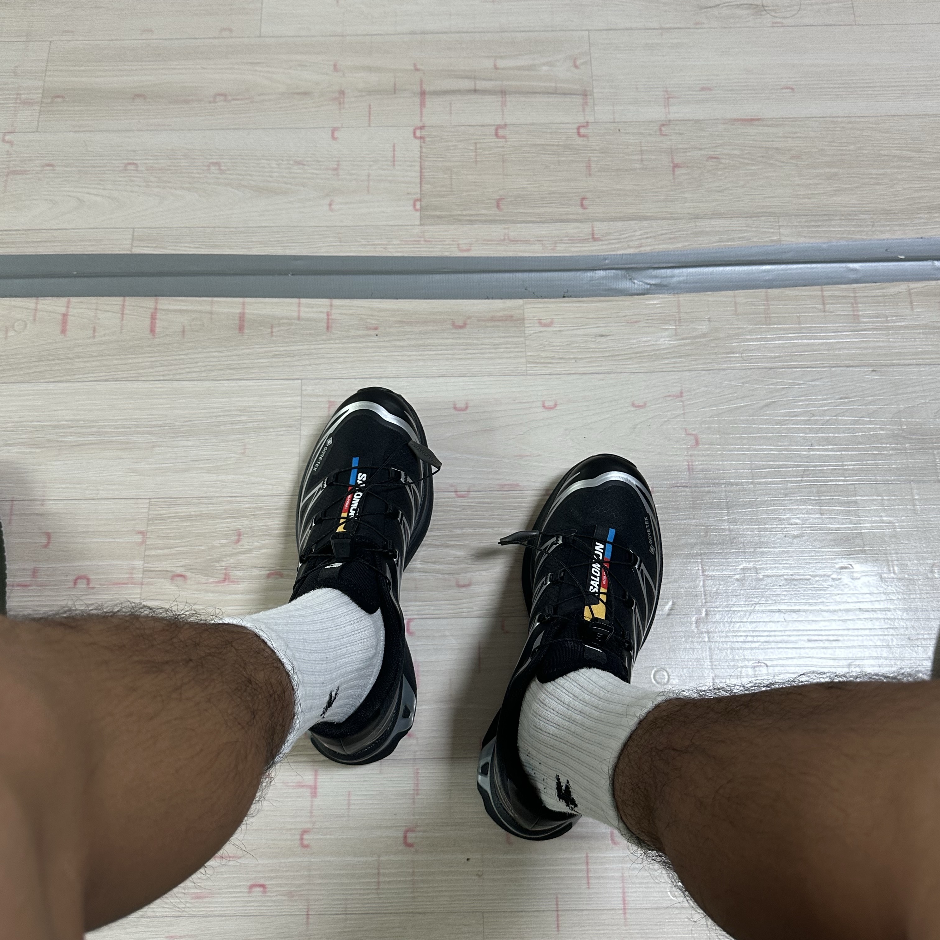 Salomon XT-6 GTX Black Silver 착용 스타일
