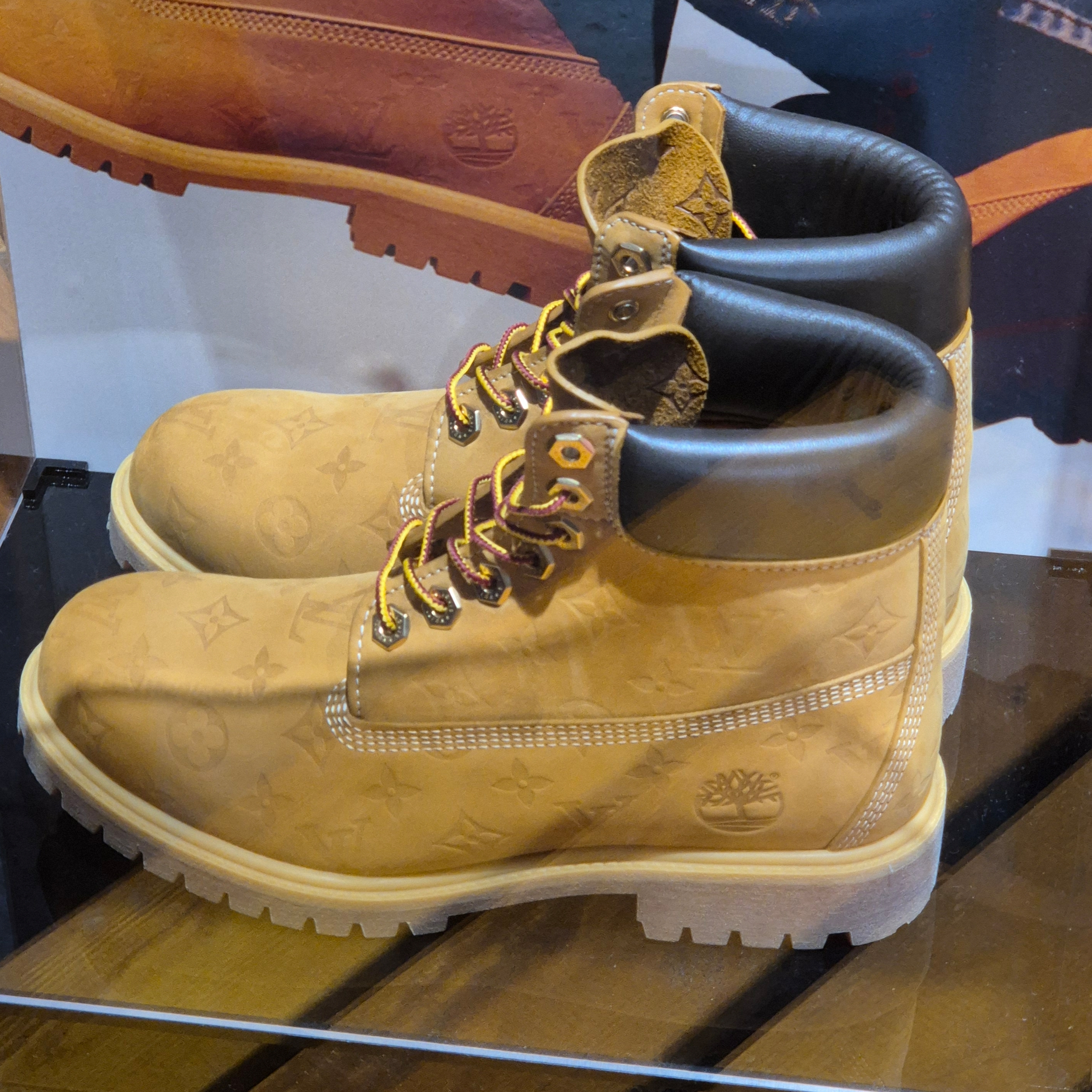 Louis Vuitton x Timberland 6 Inch Ankle Boot Beige 착용 스타일