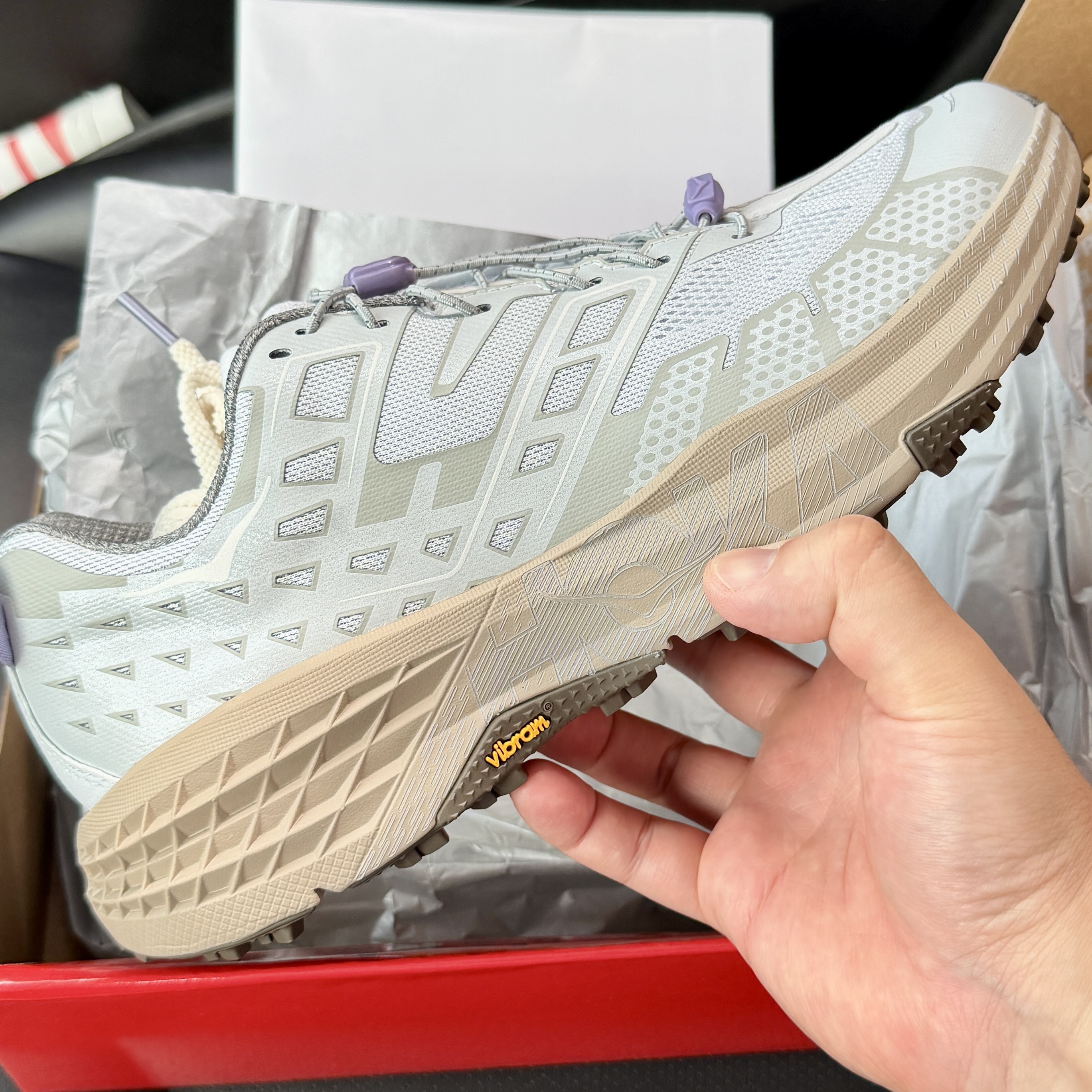Hoka x Unna Speedgoat 2 Sea Ice Cosmic Grey 착용 스타일 - 1
