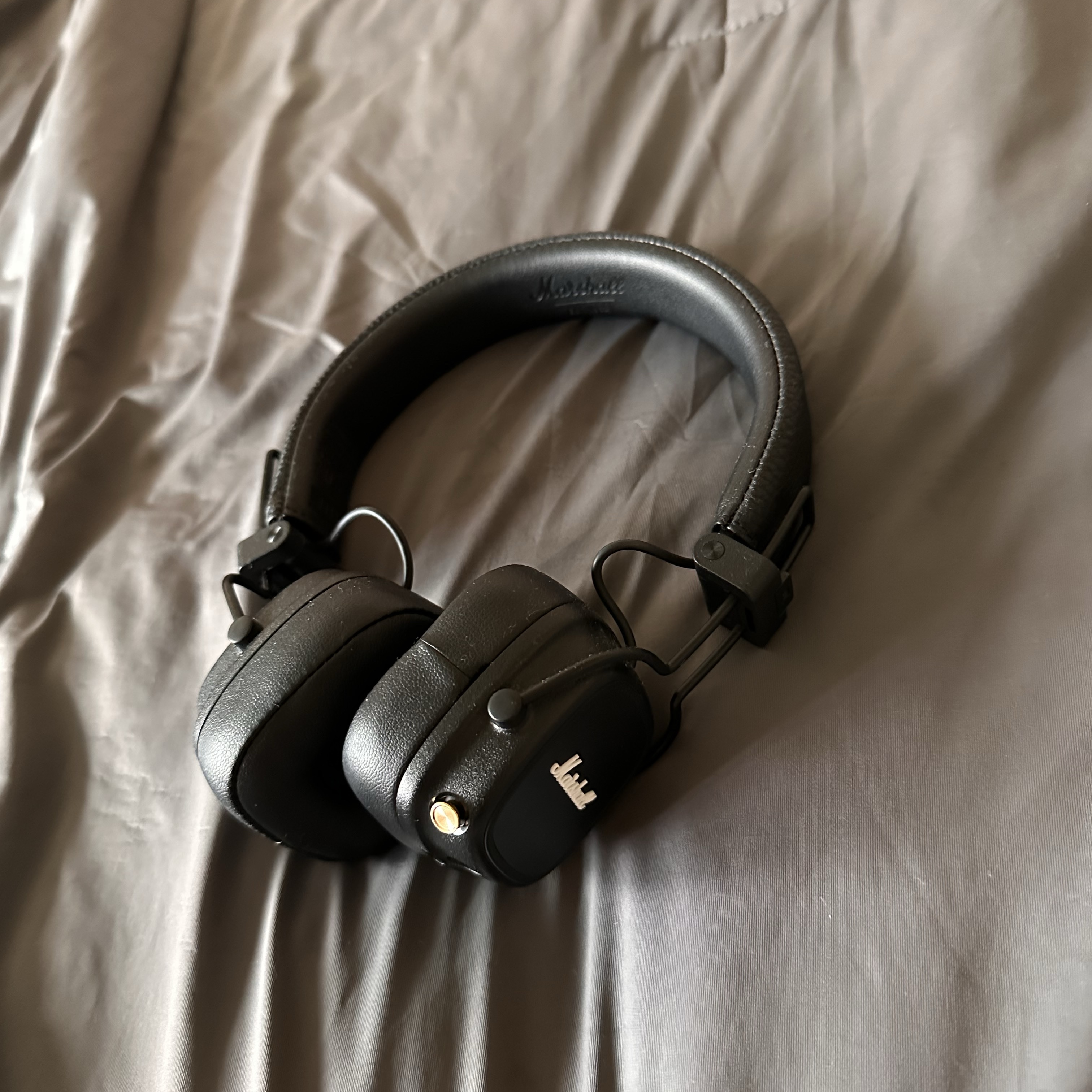 Marshall Major IV Black (Korean Ver.) 착용 스타일
