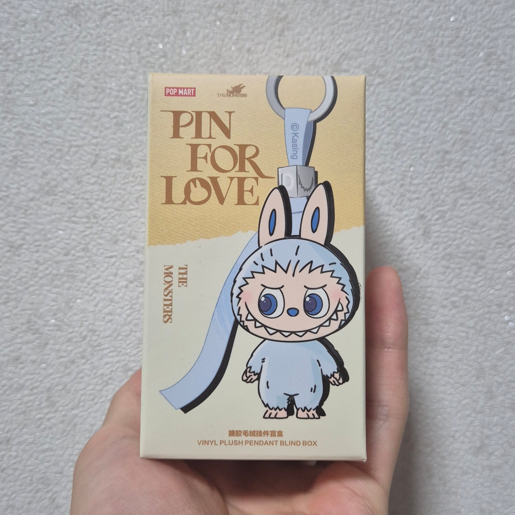 Pop Mart Labubu The Monsters Pin For Love Series Vinyl Plush Pendant Sealed Case (A-M) (1 Blind Box) 착용 스타일