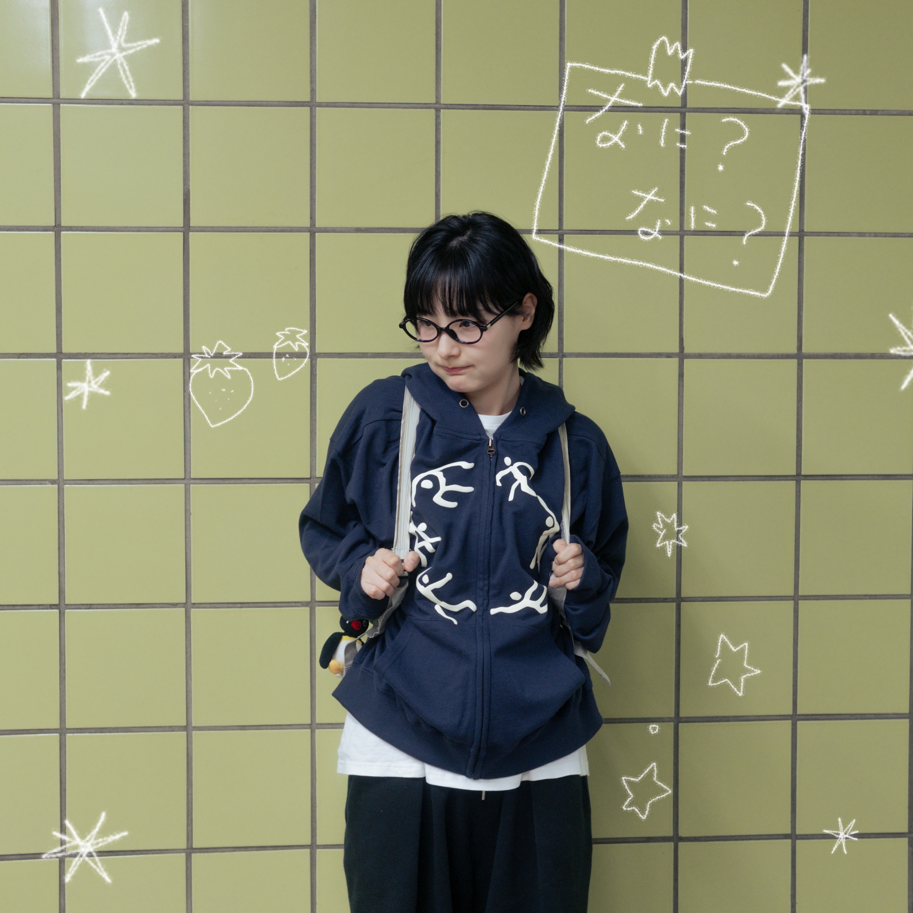 AMOU Dancing Circle Crop Hoodie Zip-Up Navy, AMOU Dancing Circle Crop Hoodie Zip-Up Brown 착용 스타일 - 2