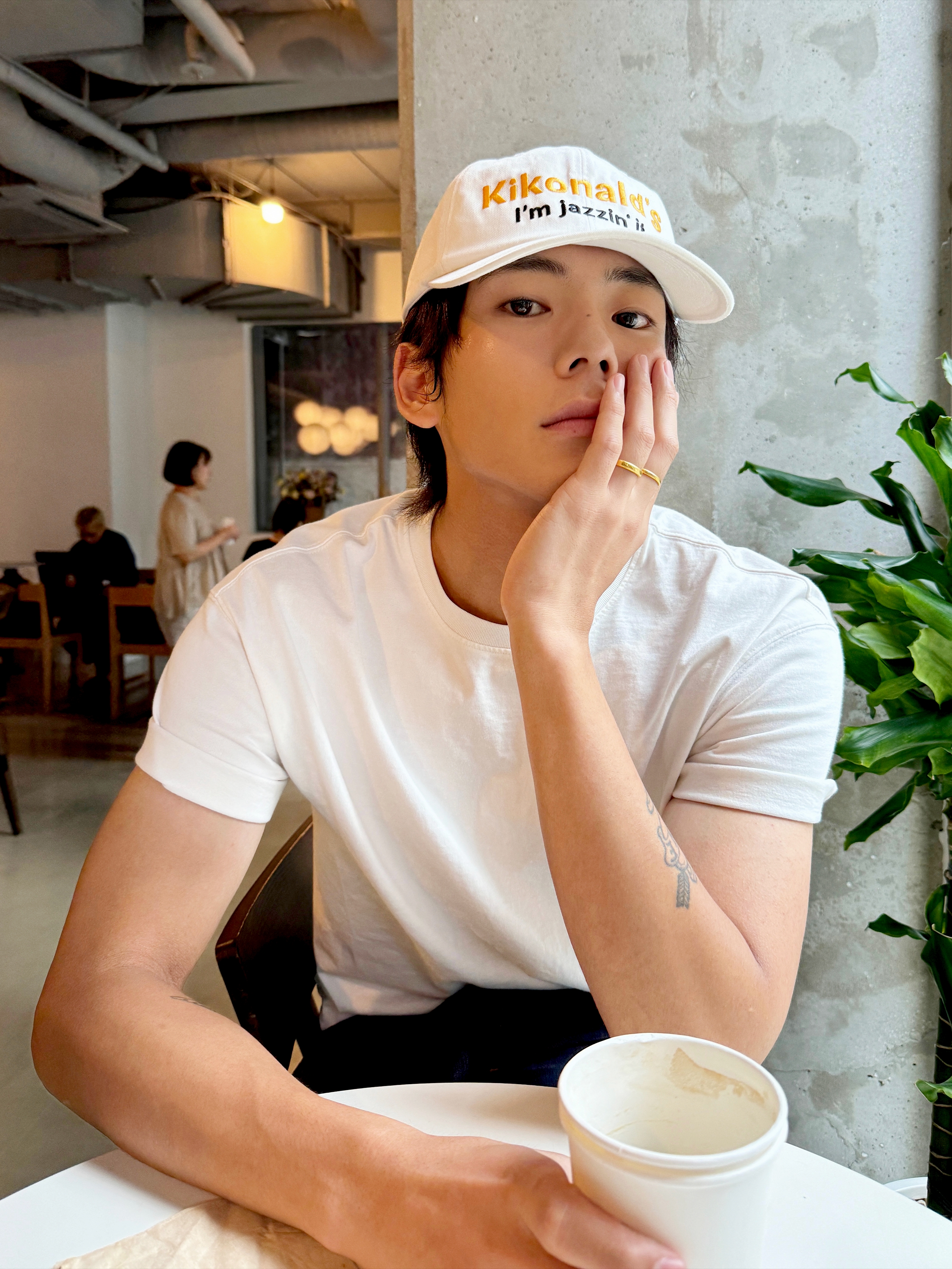 Kikozy KIkonald's Cap Ivory 착용 스타일