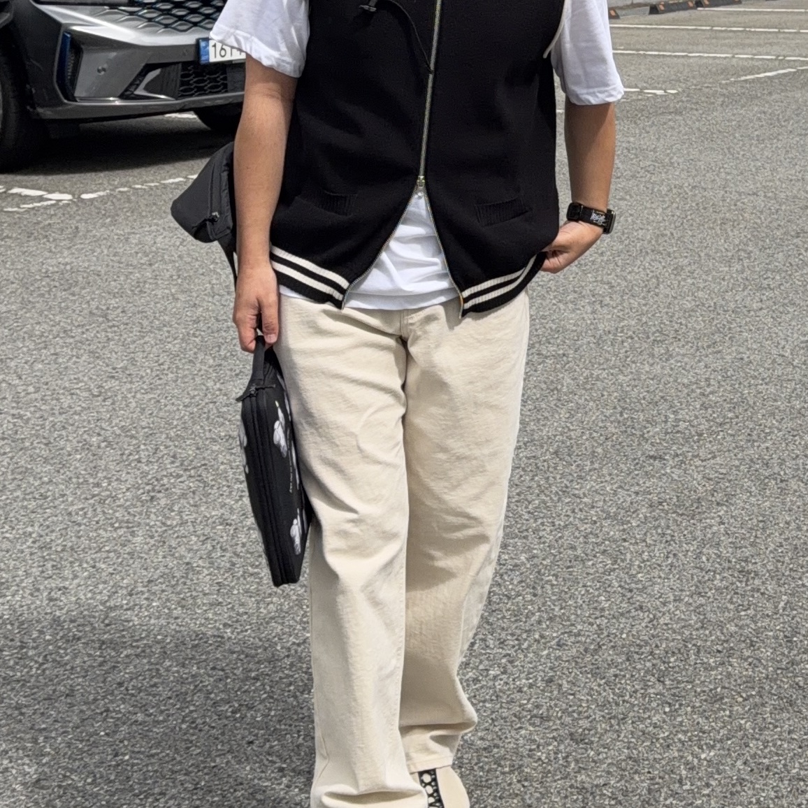 (W) Matin Kim Spell Point Stripe Knit Vest Black, (W) Matin Kim MS129 Sneakers Ivory 착용 스타일 - 2
