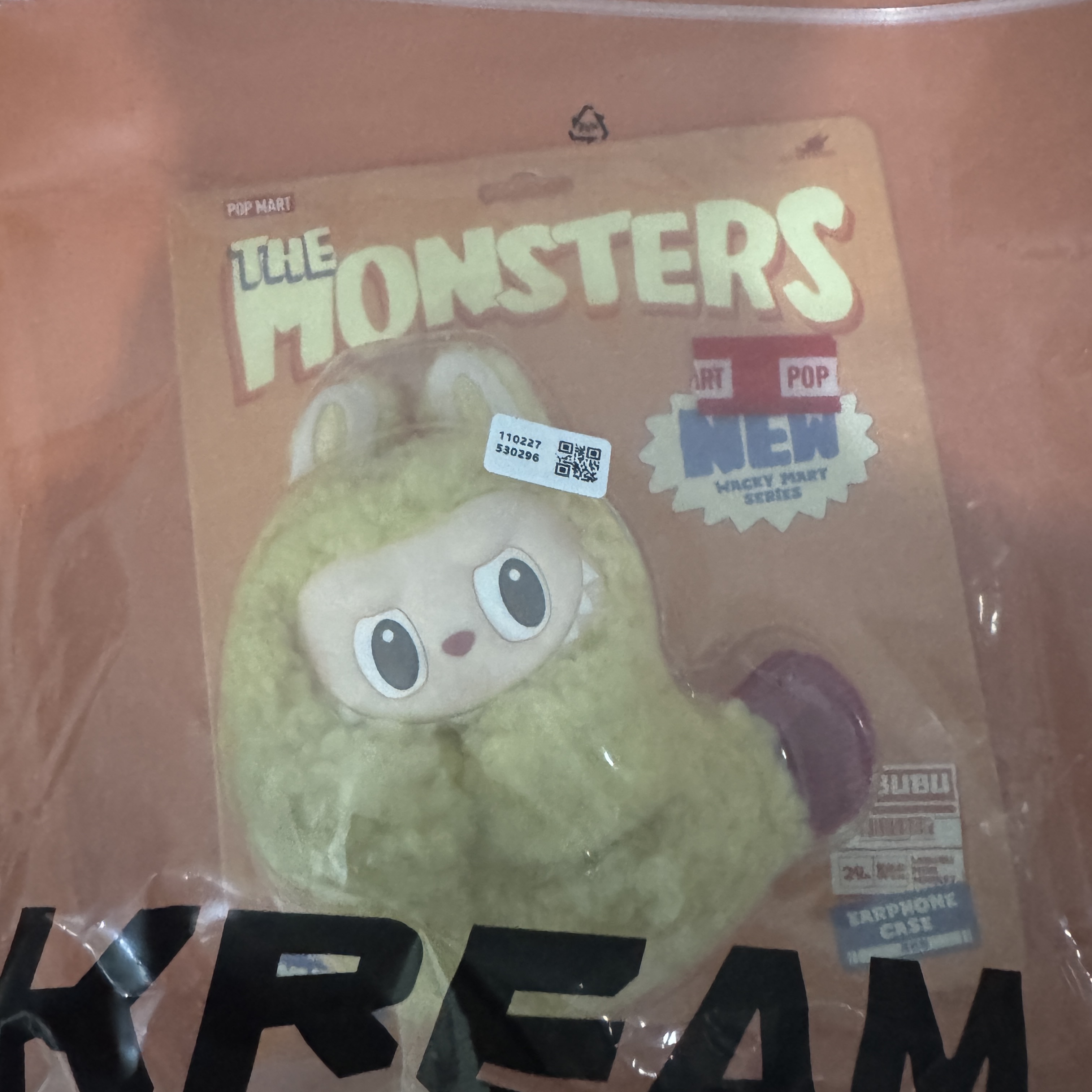 Pop Mart Labubu The Monsters Wacky Mart Series Earphone Case 착용 스타일