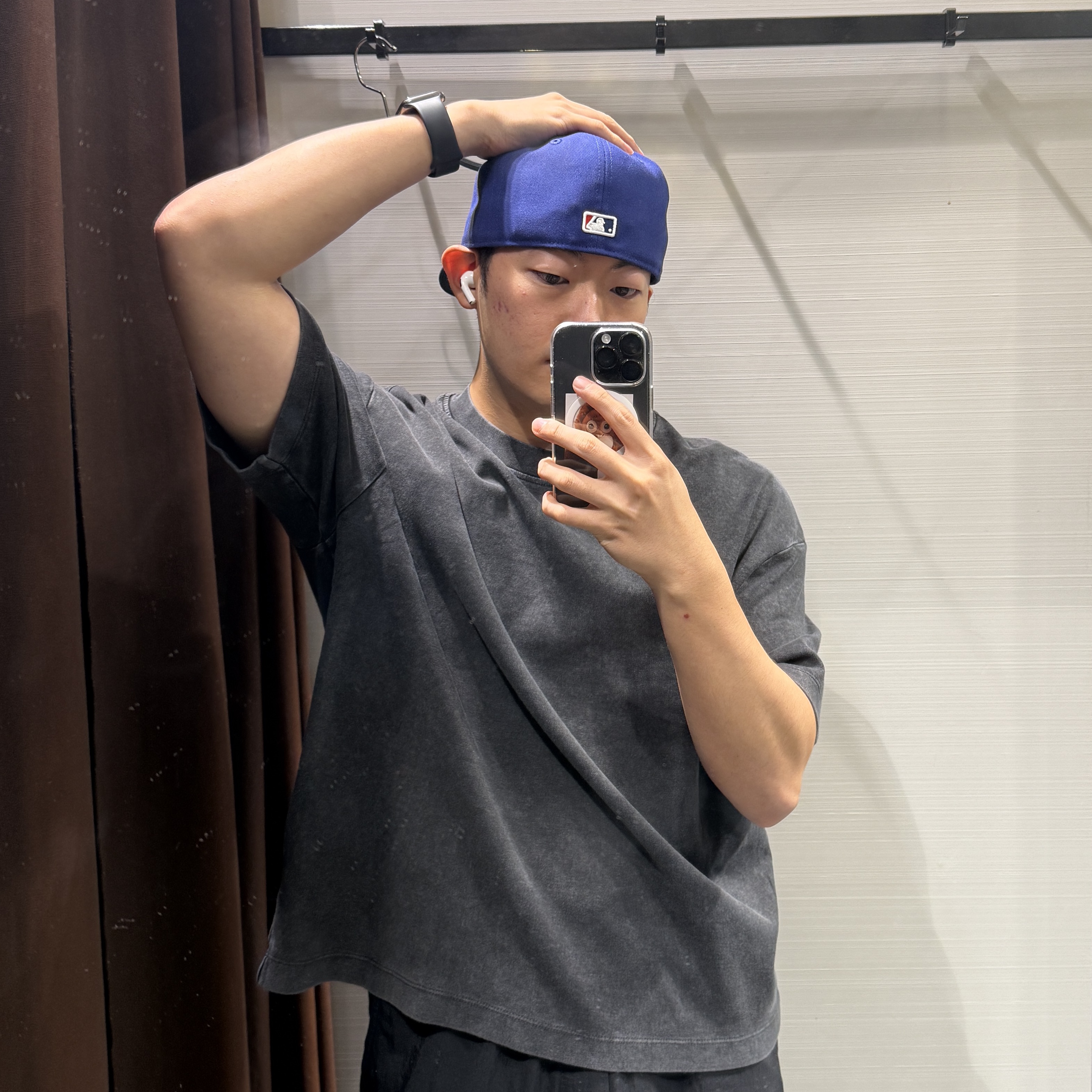 New Era 59Fifty MLB Seoul Series LA Dodgers Dark Royal, Nike Paris Saint-Germain 2024/25 Dri-Fit Stadium Home Replica Jersey Midnight Navy (Non Marking Ver.) 착용 스타일 - 1