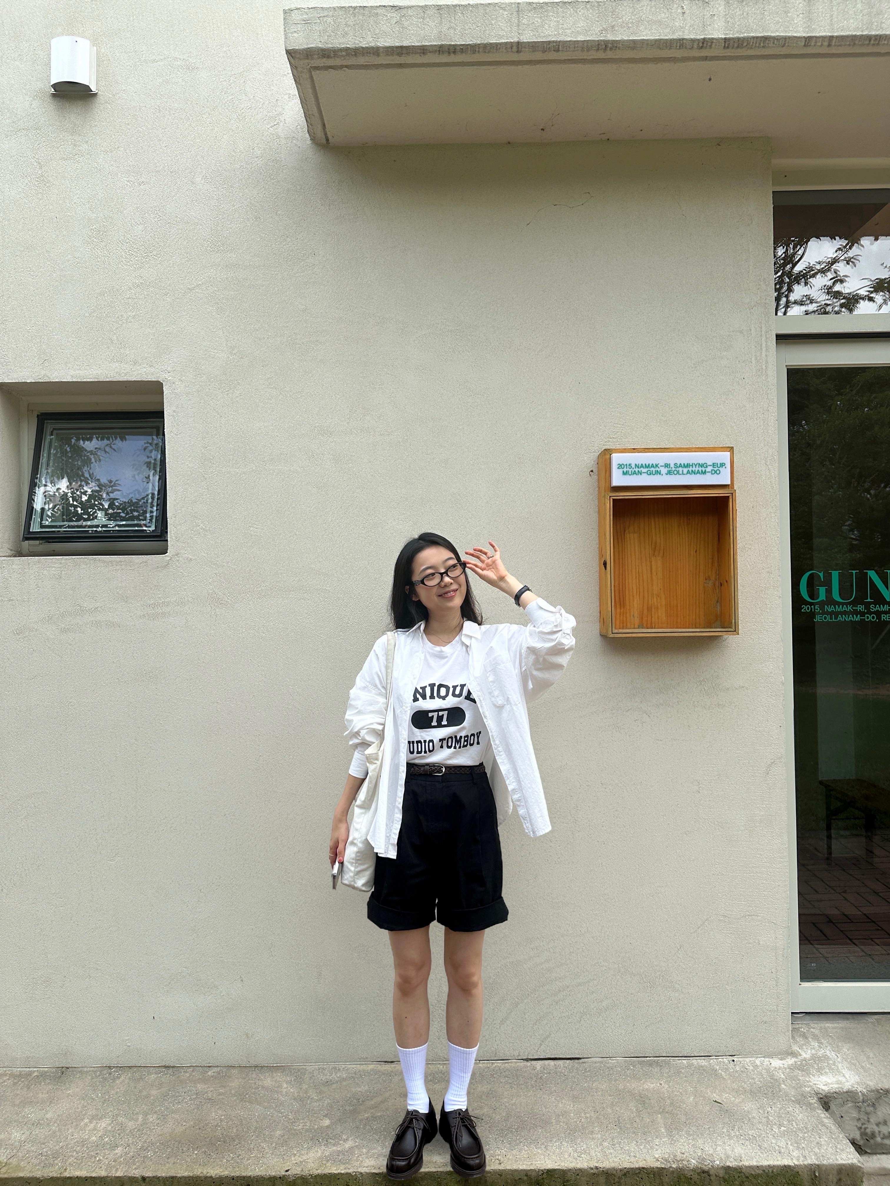 Gentle Monster x Maison Margiela MM209 Black Clear 착용 스타일 - 1