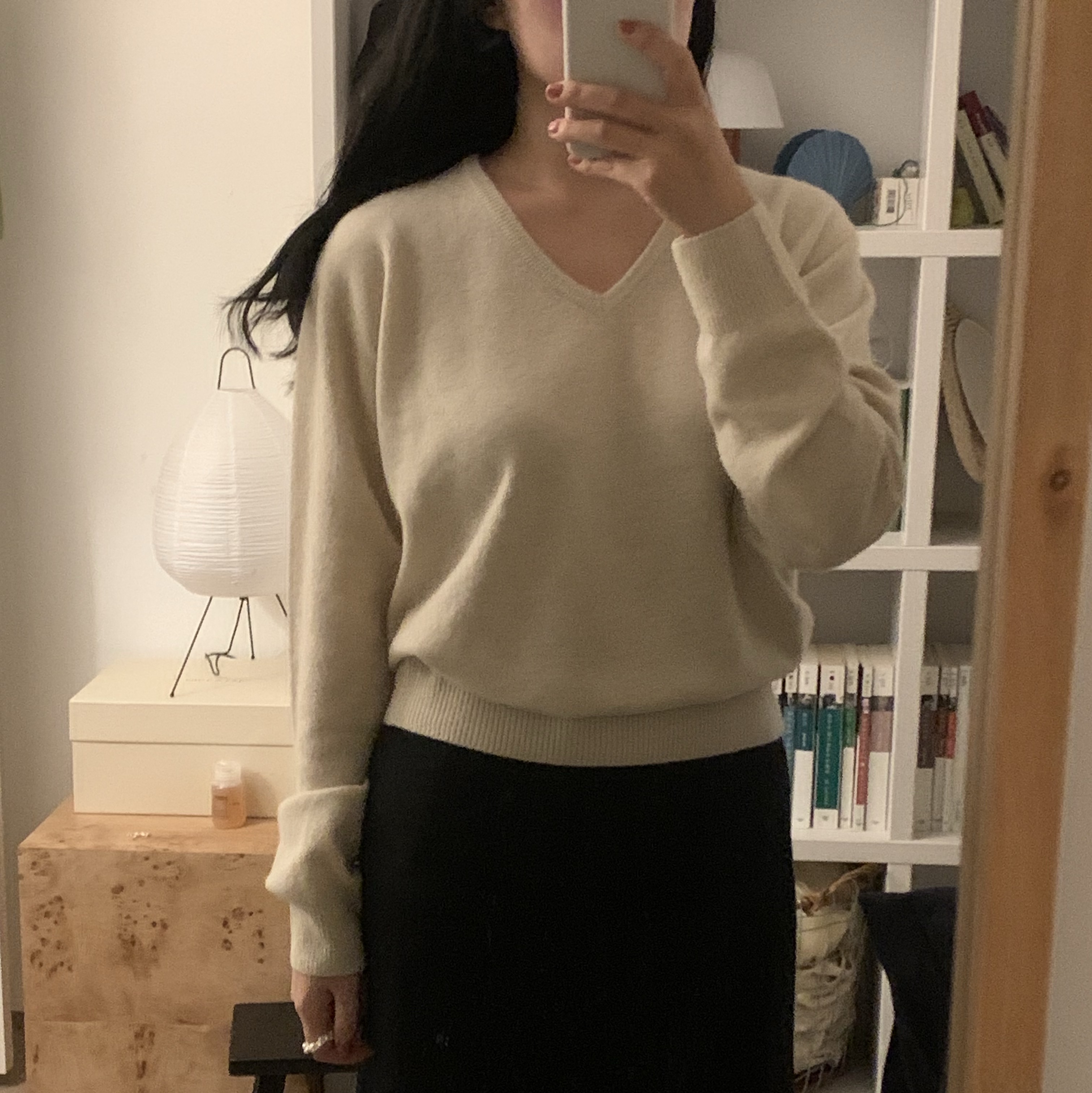 (W) COS Asymmetric Midi Skirt Black 착용 스타일 - 1