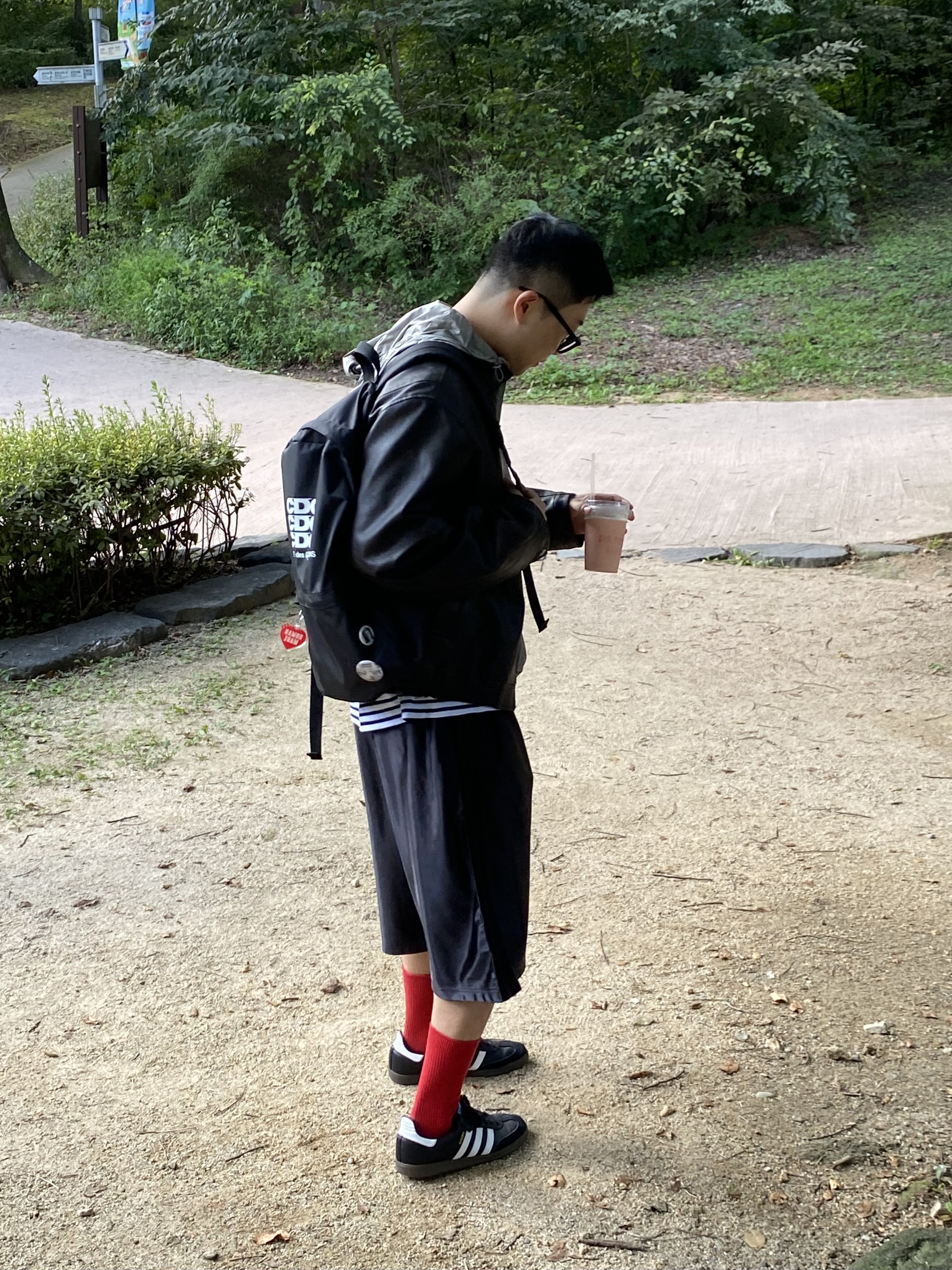 Adidas Samba OG Black White Gum, CDG Backpack Black 착용 스타일 - 1