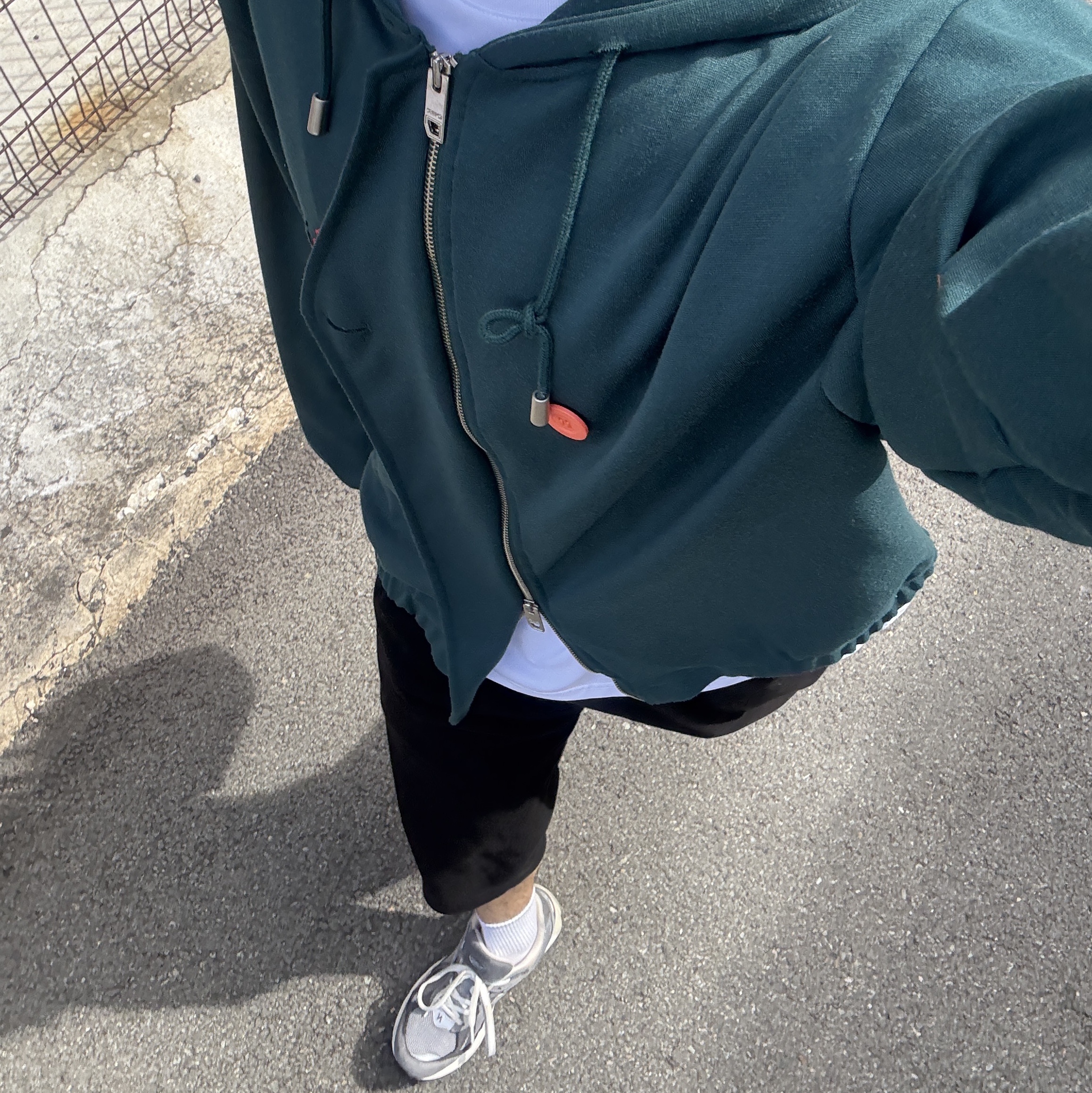 New Balance 2002R Premium Vintage Grey 착용 스타일