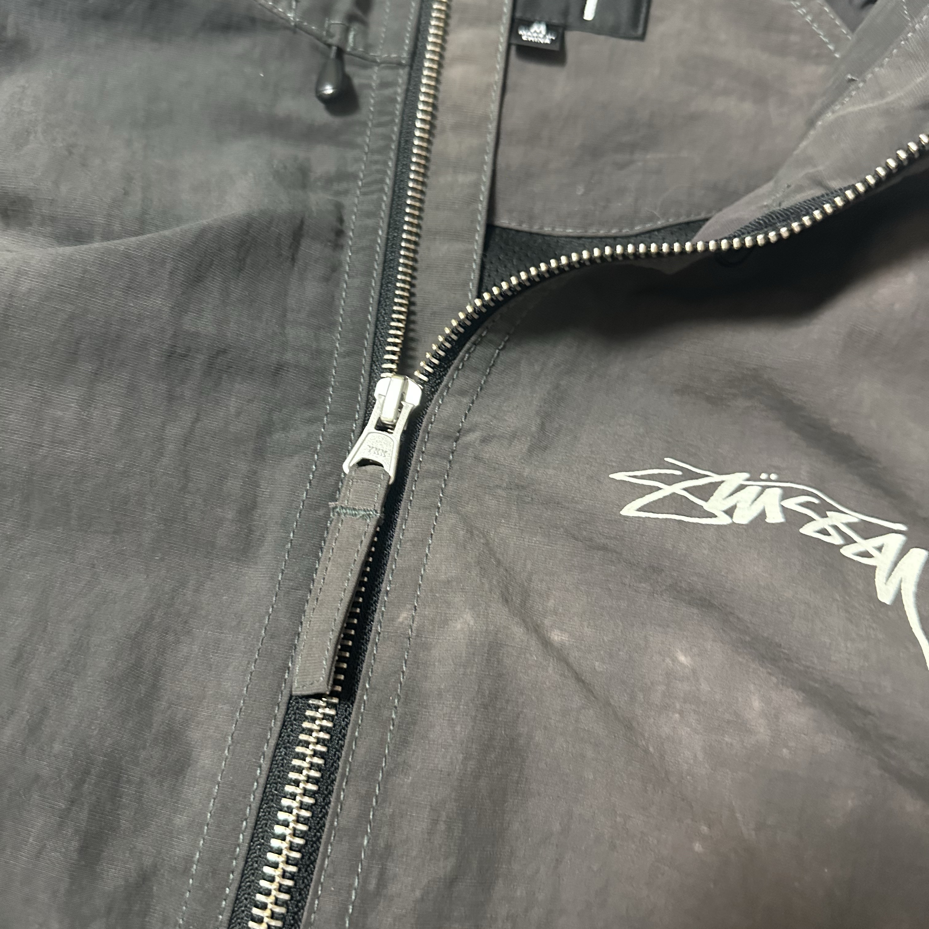 Stussy Wave Dye Beach Shell Jacket Black 착용 스타일