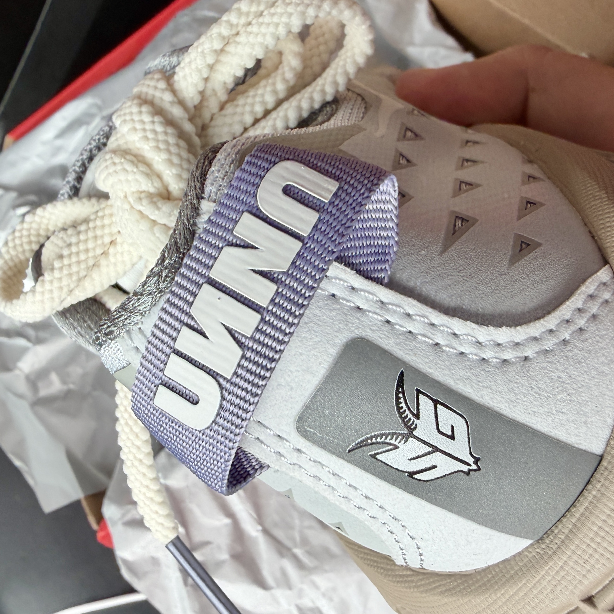 Hoka x Unna Speedgoat 2 Sea Ice Cosmic Grey 착용 스타일 - 3