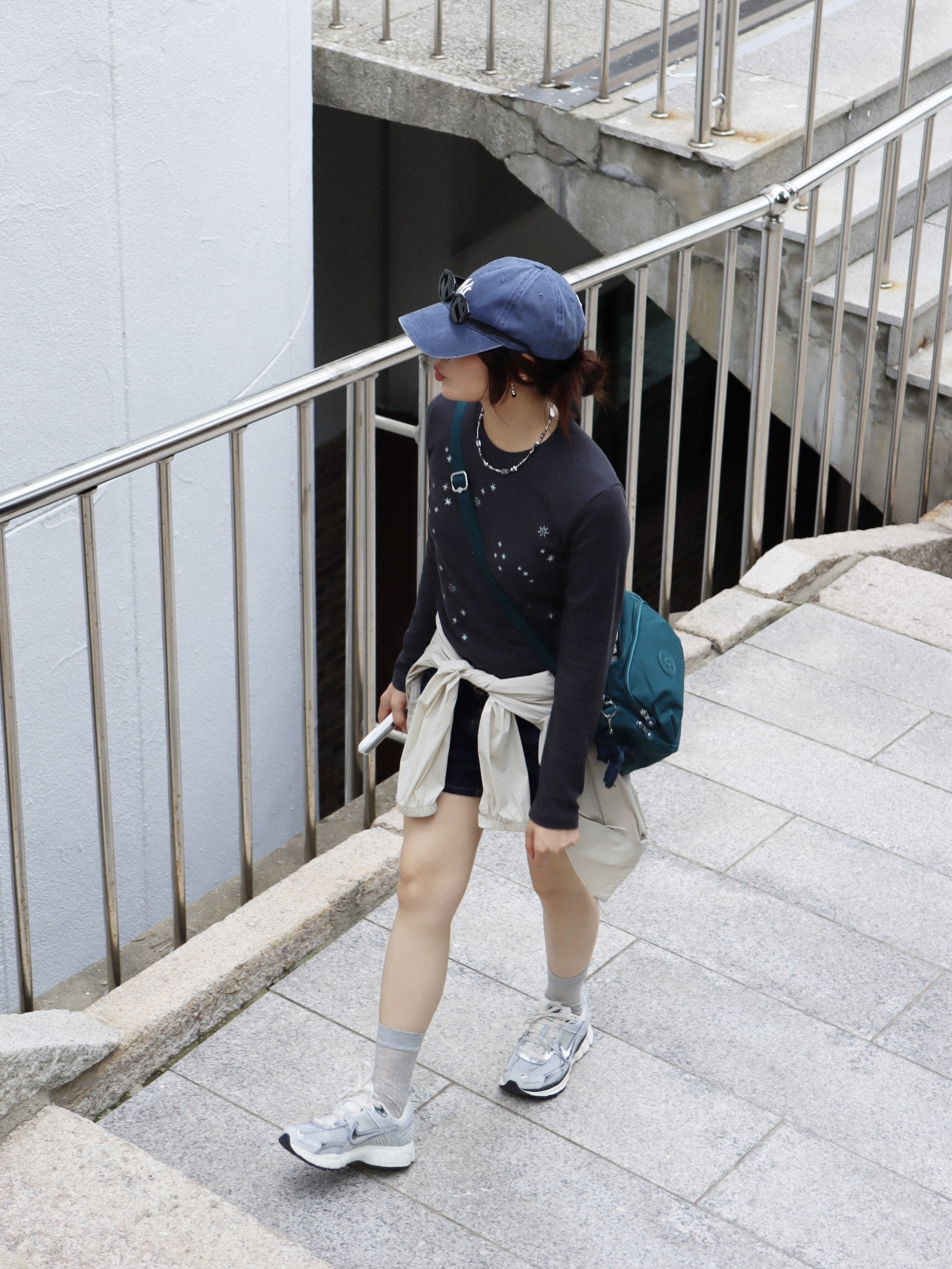Riomeu Stellance Long Sleeve Charcoal, Riomeu Martin gray necklace 착용 스타일 - 2