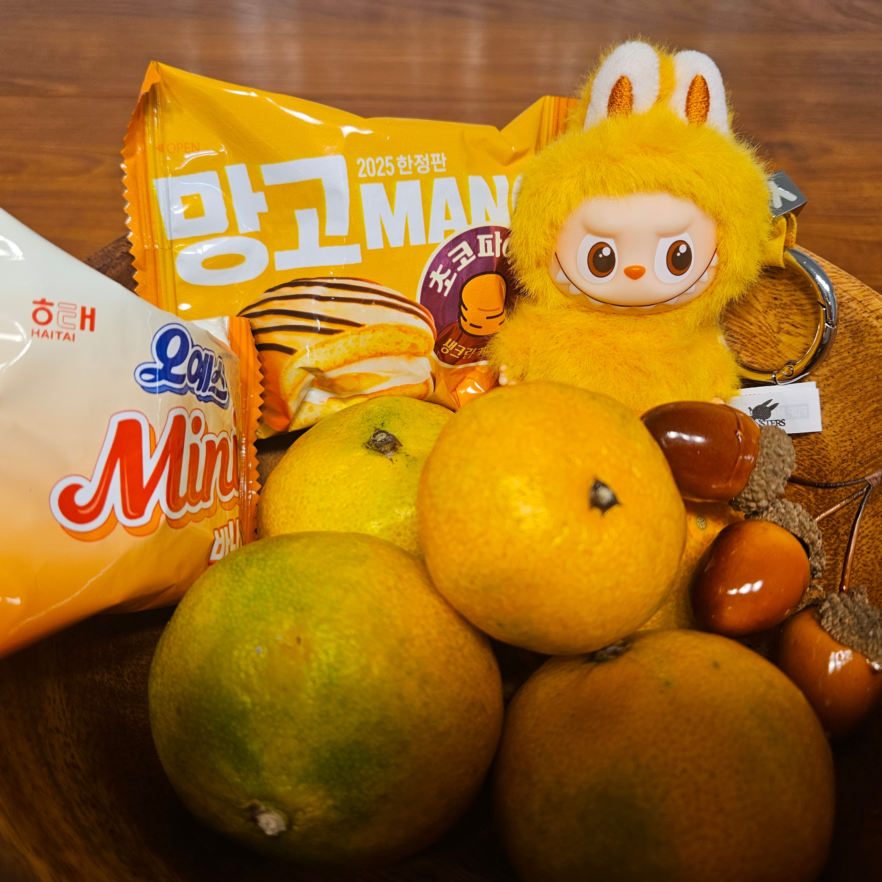 Pop Mart Labubu The Monsters Pin For Love Series Vinyl Plush Pendant (N-Z) Y (Opened Case), Human Made Enamel Plate 180mm Orange 착용 스타일 - 1