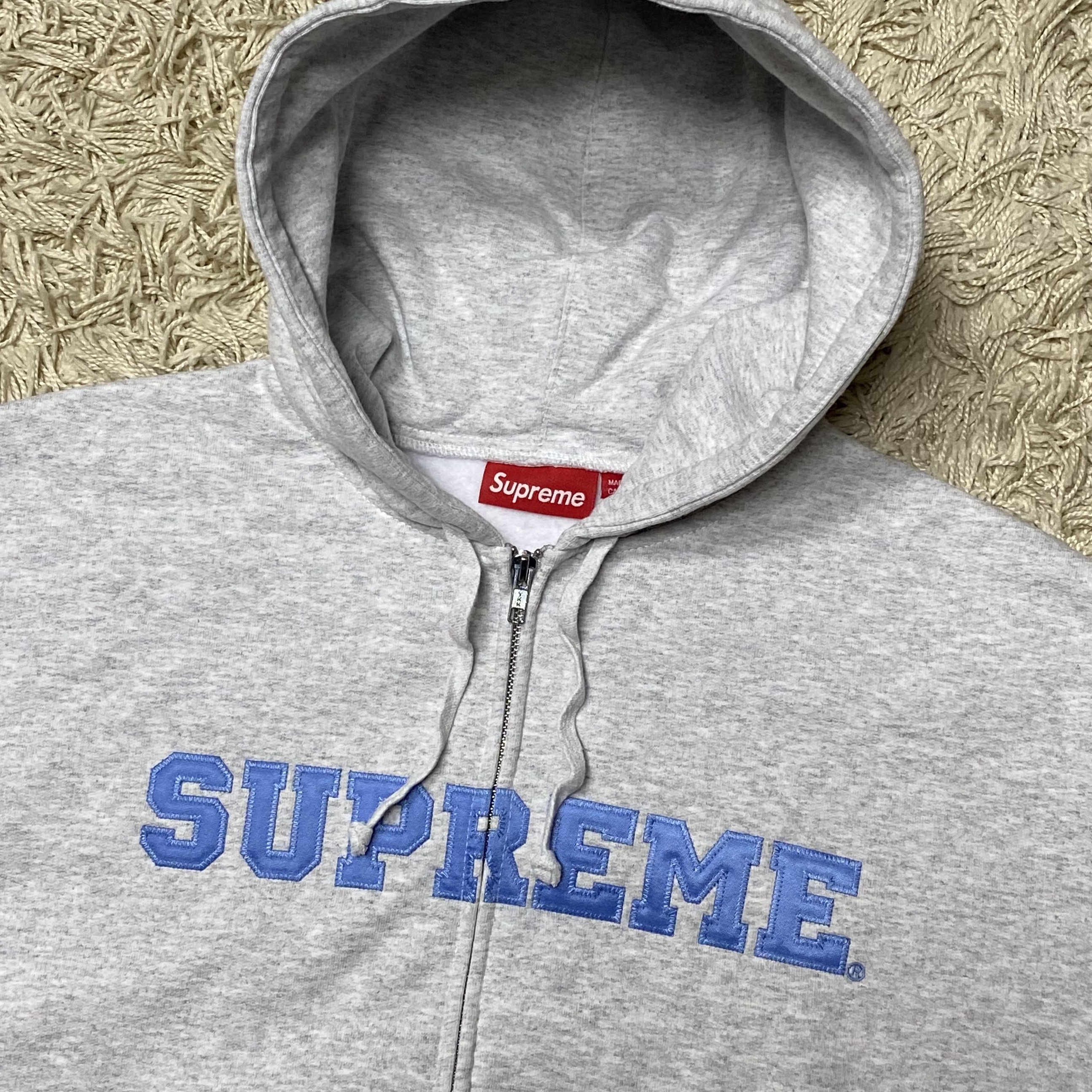 Supreme Collegiate Applique Zip Up Hooded Sweatshirt Ash Grey - 25FW 착용 스타일