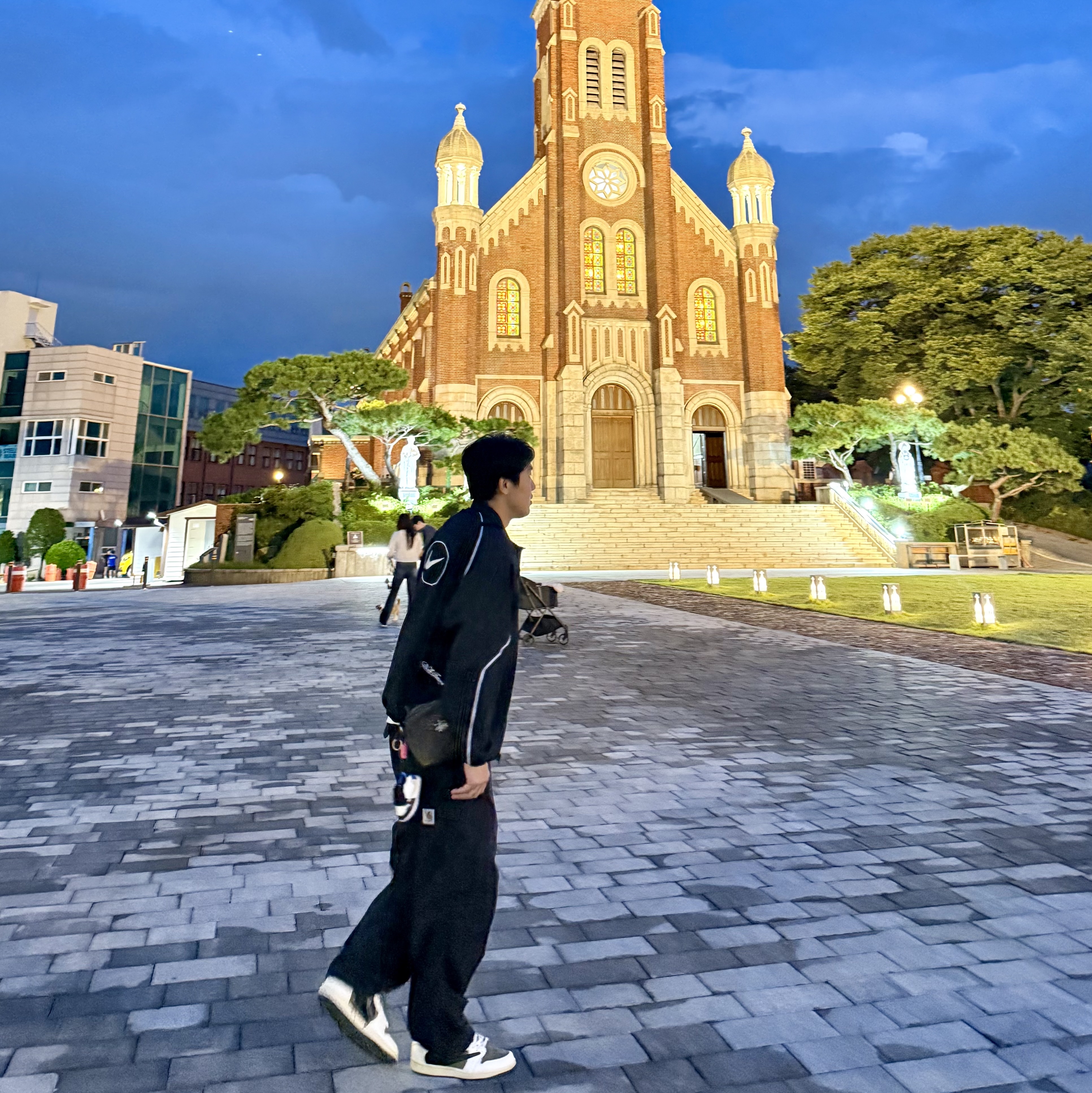 Supreme x Nike Track Jacket Black - 25SS, Jordan 1 x Travis Scott Retro Low OG SP Reverse Olive 착용 스타일