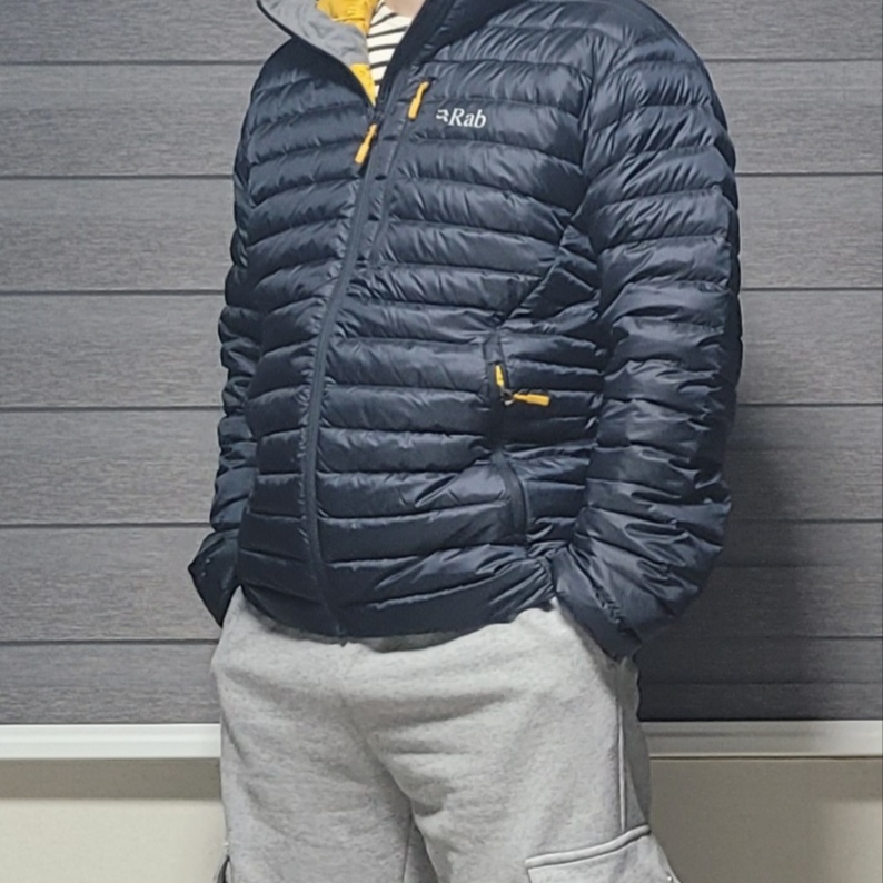 Rab Microlight Alpine Jacket Beluga 착용 스타일