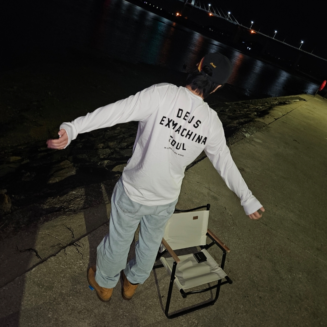 Deus Ex Machina Seoul College Long Sleeve T-Shirt White, Timberland Premium 6 inch Waterproof Boot Wheat Nubuck - Wide 착용 스타일 - 1