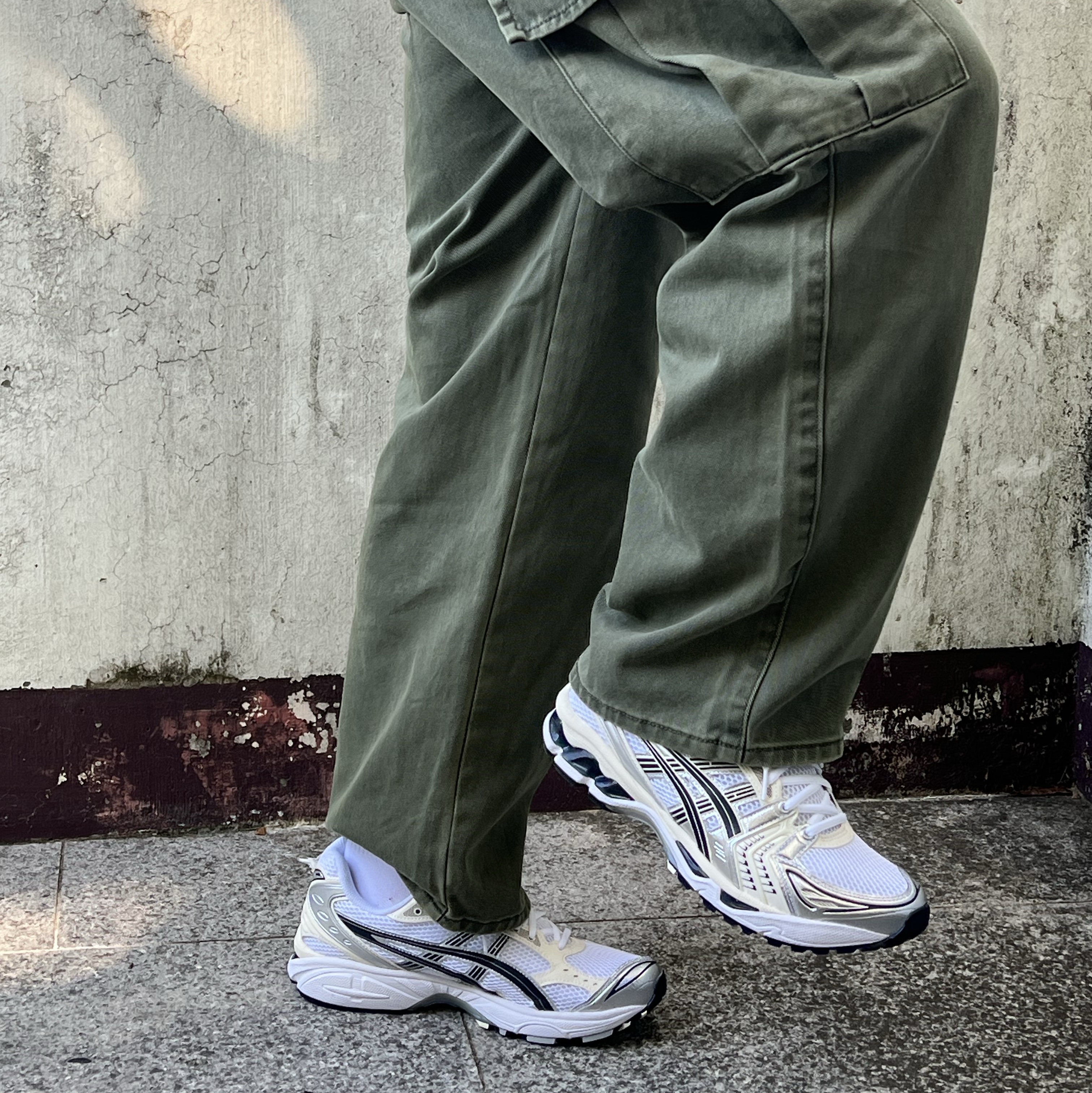 (W) Asics Gel-Kayano 14 White Midnight 착용 스타일