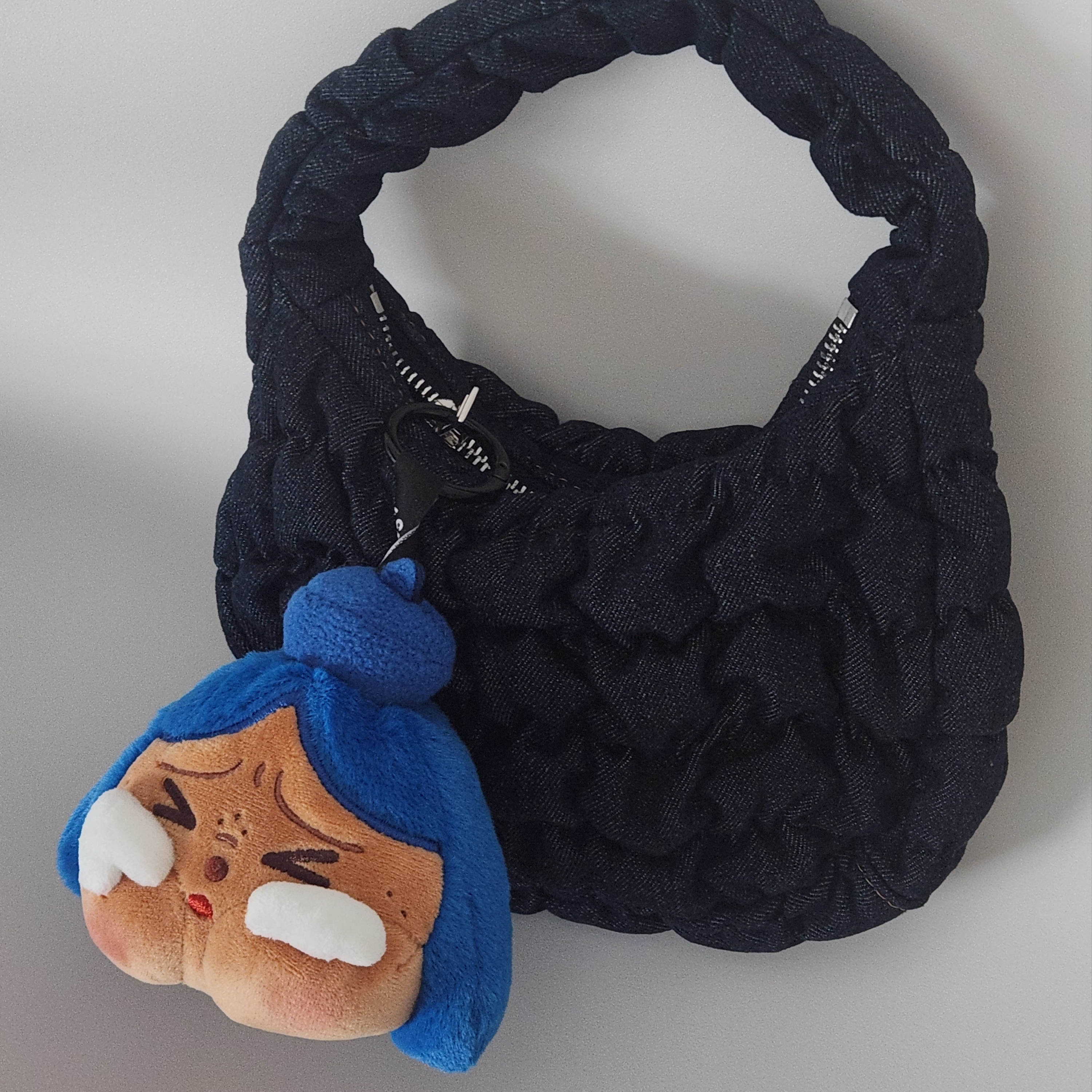 Pop Mart Crybaby Cheer Up, Baby! Series Plush Pendant Blue (Opened Case), COS Quilted Micro Bag Dark Blue Denim 착용 스타일 - 1
