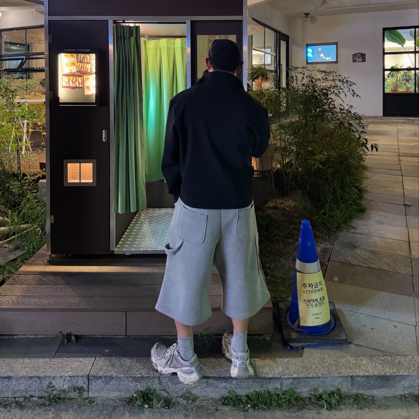 MJD x Koin Seoul Wide Carpenter Bermuda Pants Melange Grey 착용 스타일 - 6